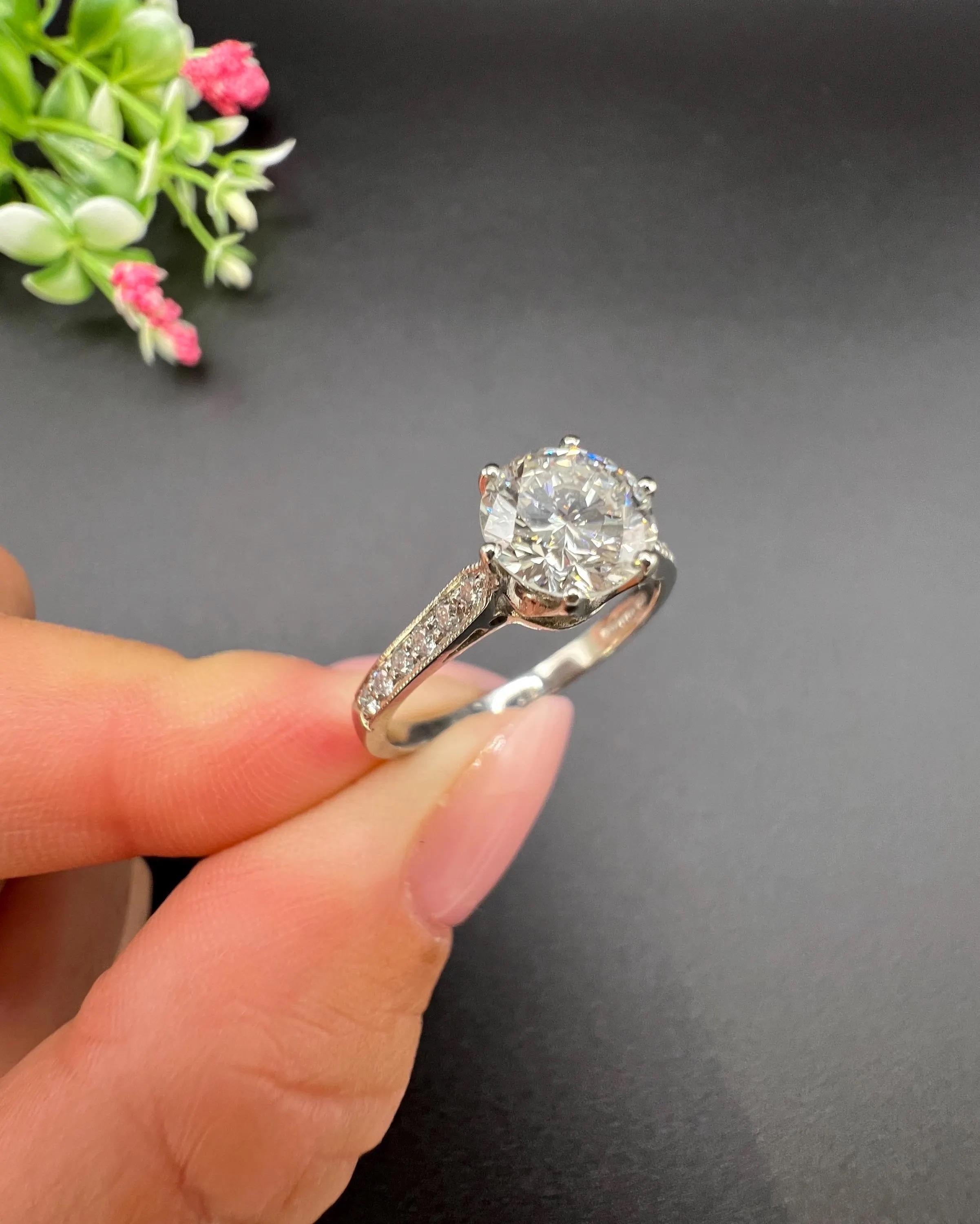 Antique, 1920 Round 1.38 Carat Diamond Single Stone set in New Platinum Mount en vente 6