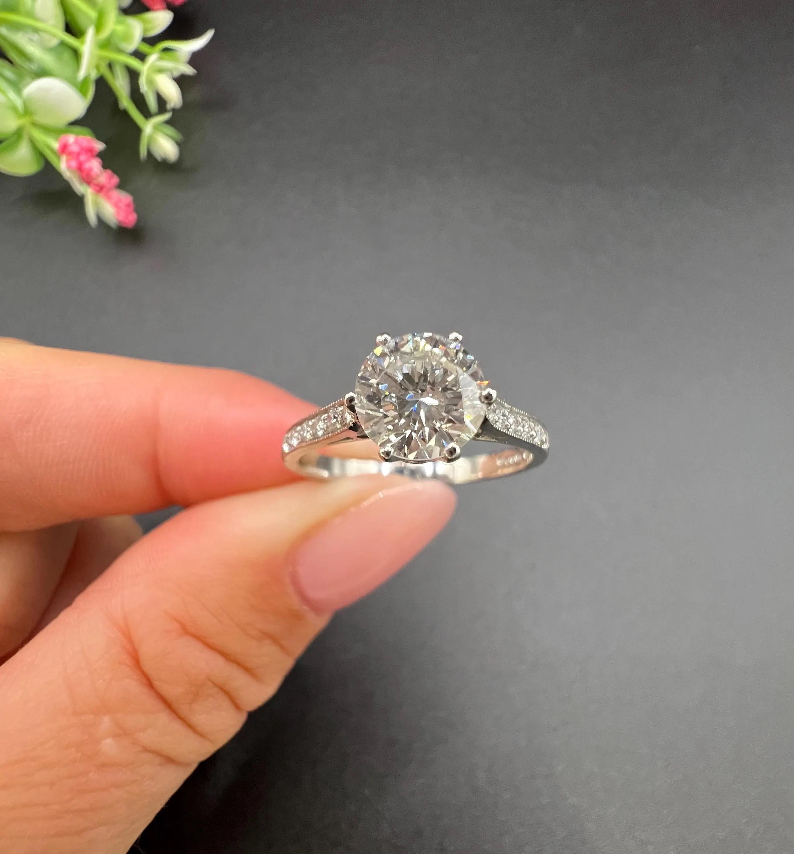 Antique, 1920 Round 1.38 Carat Diamond Single Stone set in New Platinum Mount Bon état - En vente à Brighton, GB