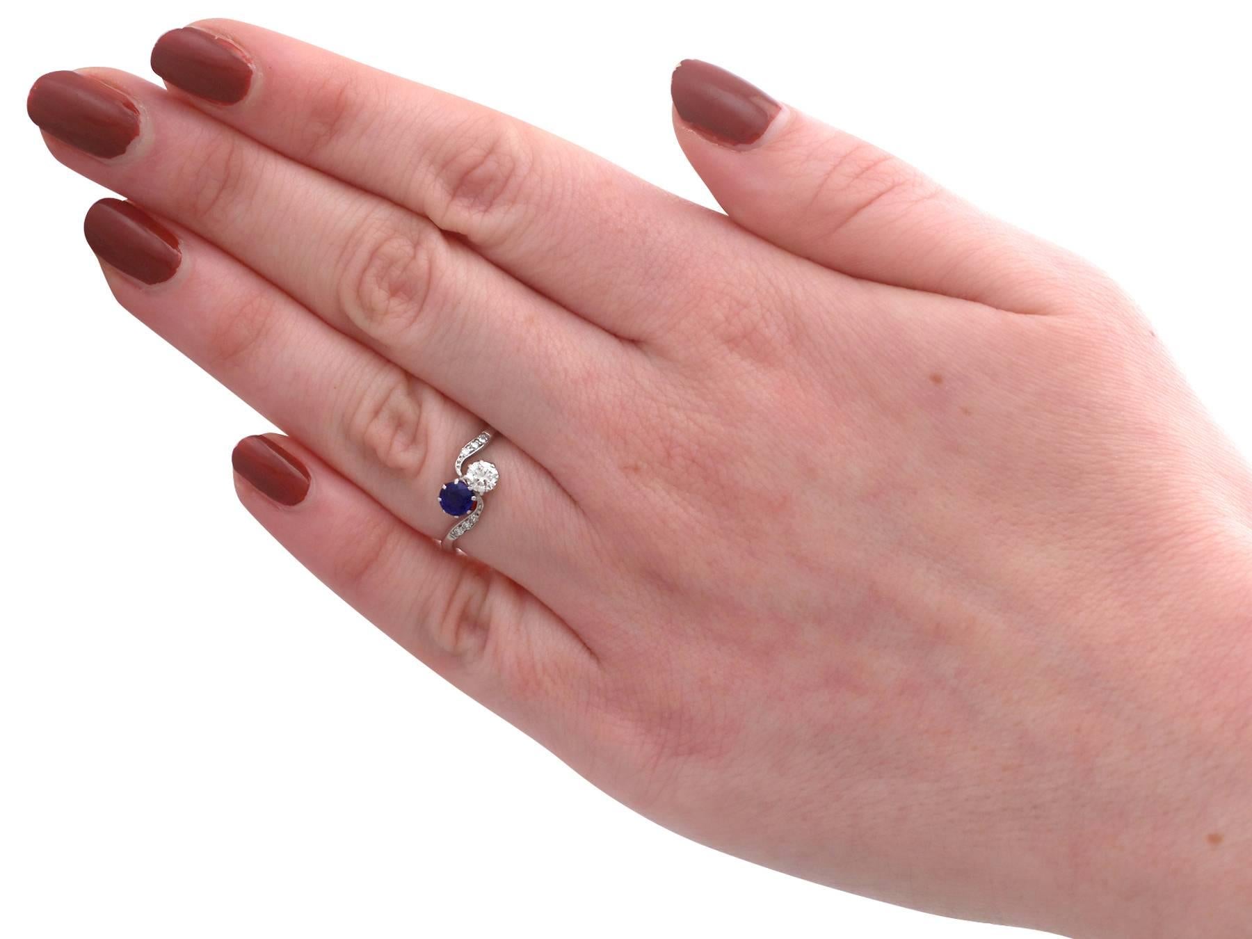 Antique 1920s Sapphire and Diamond White Gold Twist Ring In Good Condition In Jesmond, Newcastle Upon Tyne
