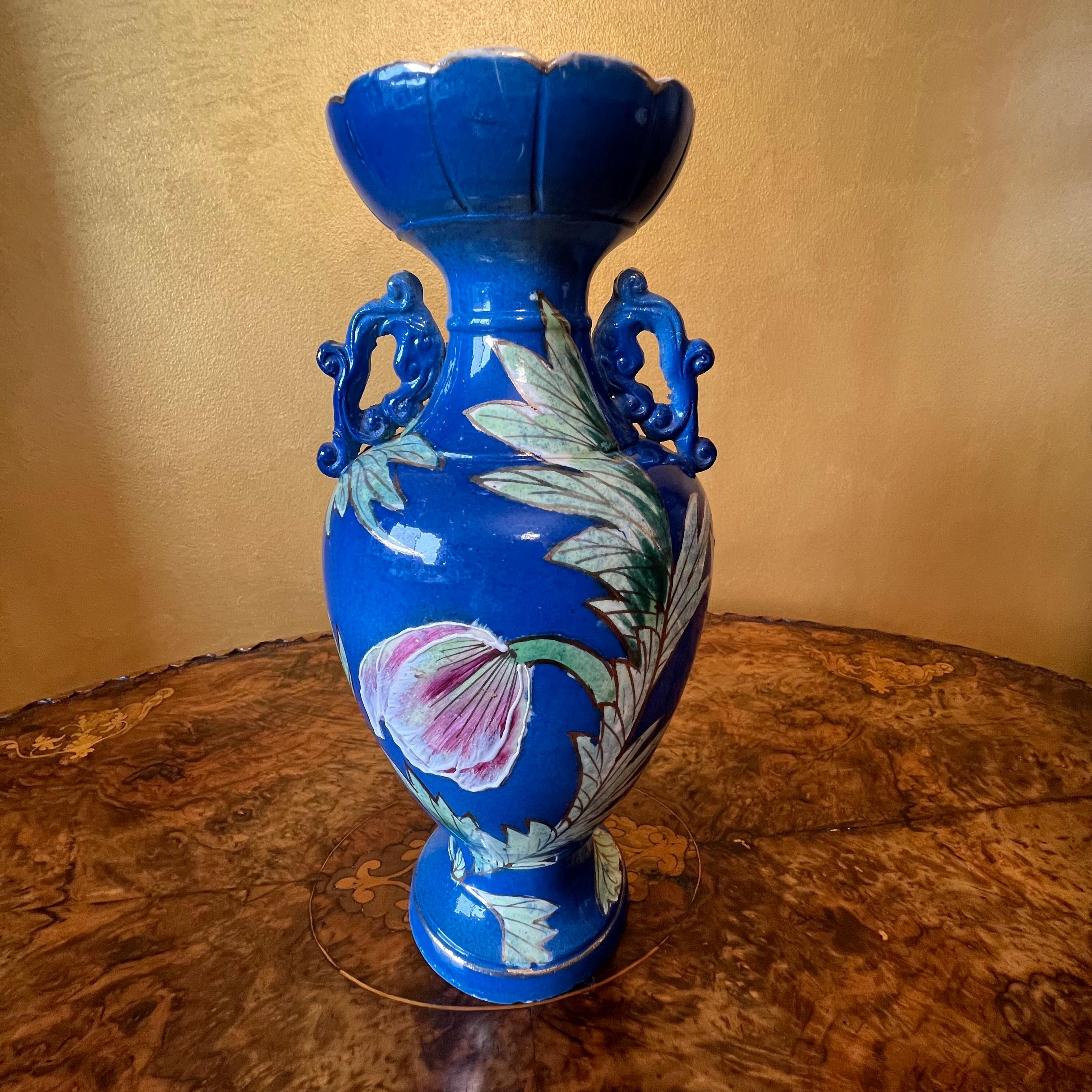 Antique 1920s Satsuma Hand Painted Japanese Vase In Good Condition For Sale In EDENSOR PARK, NSW
