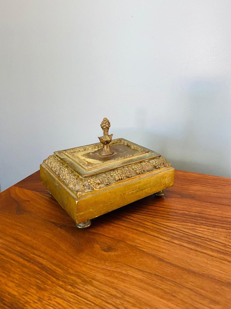 Antique 1920s Sculptural Bronze Box with Finial Lid For Sale 3