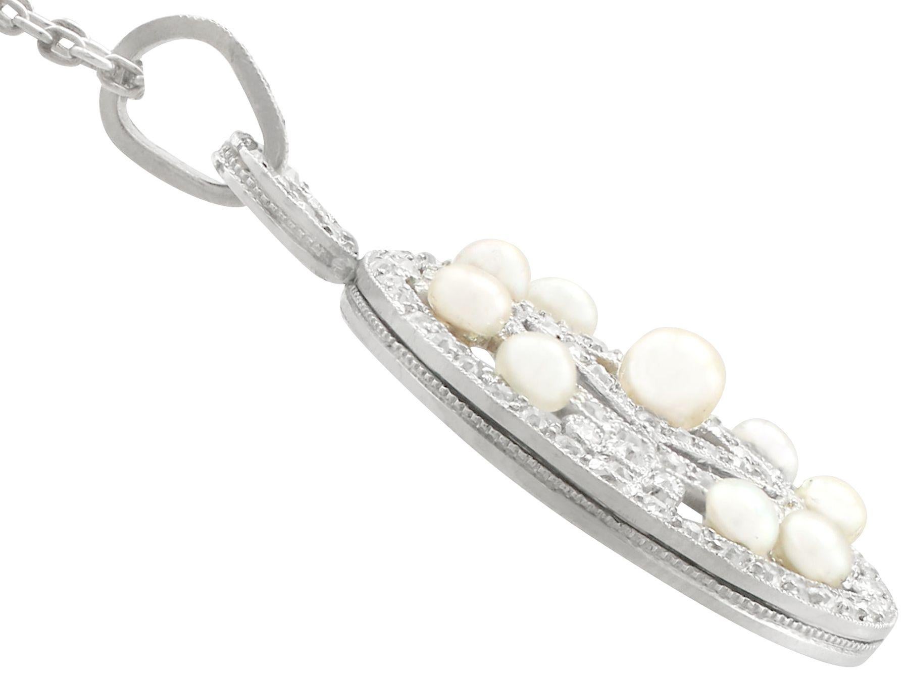 Taille ronde Pendentif ancien en platine avec perles de rocaille et diamants de 1,11 carat, années 1920 en vente