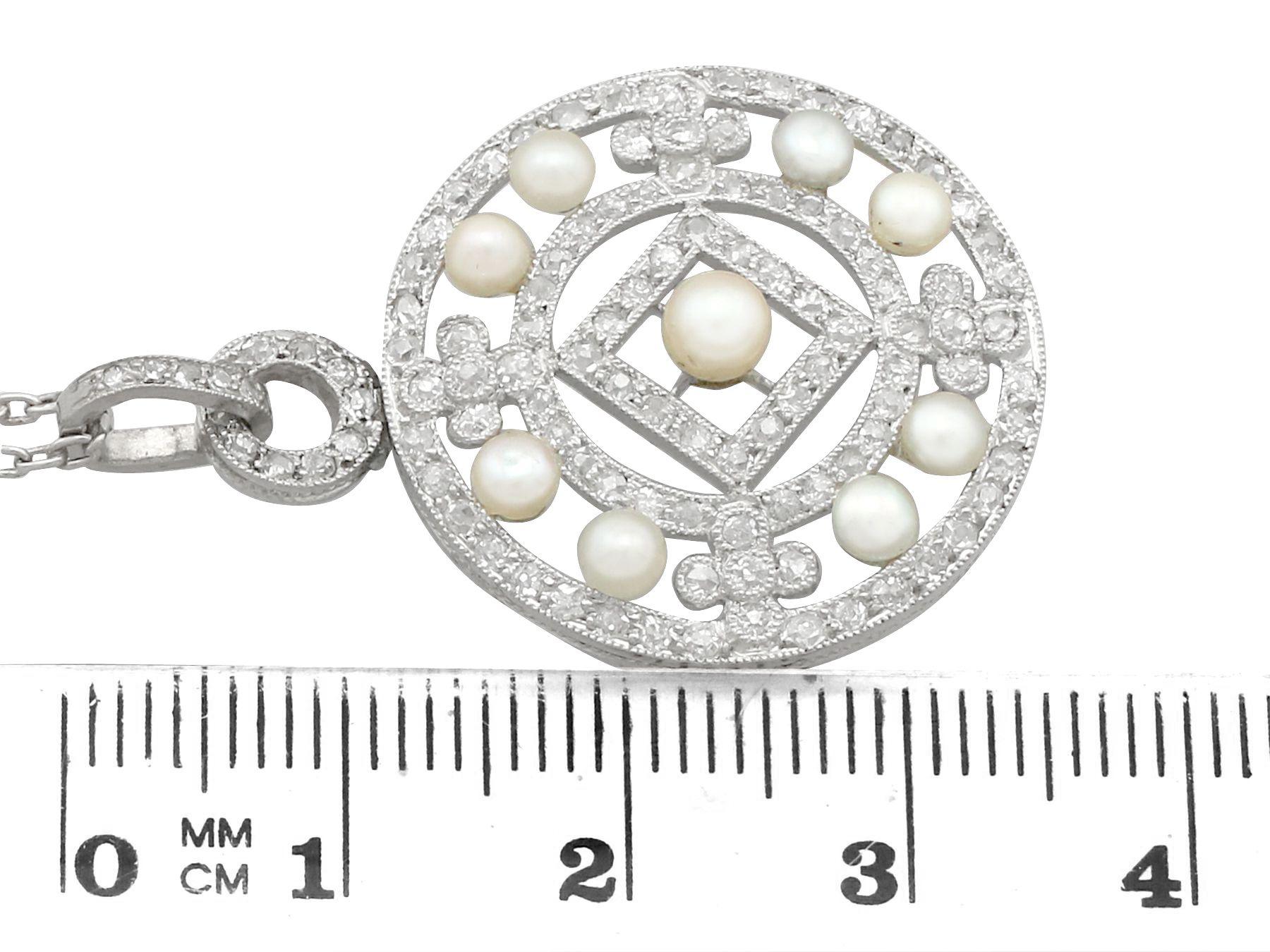 Pendentif ancien en platine avec perles de rocaille et diamants de 1,11 carat, années 1920 Pour femmes en vente