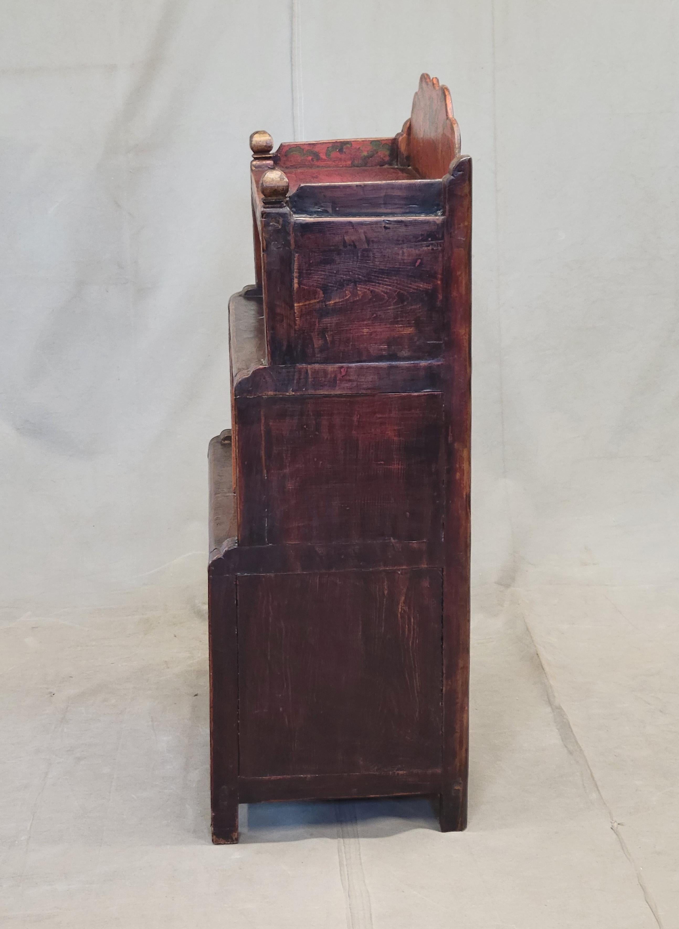Antico mobile da altare tibetano a gradini del 1920 in vendita 4