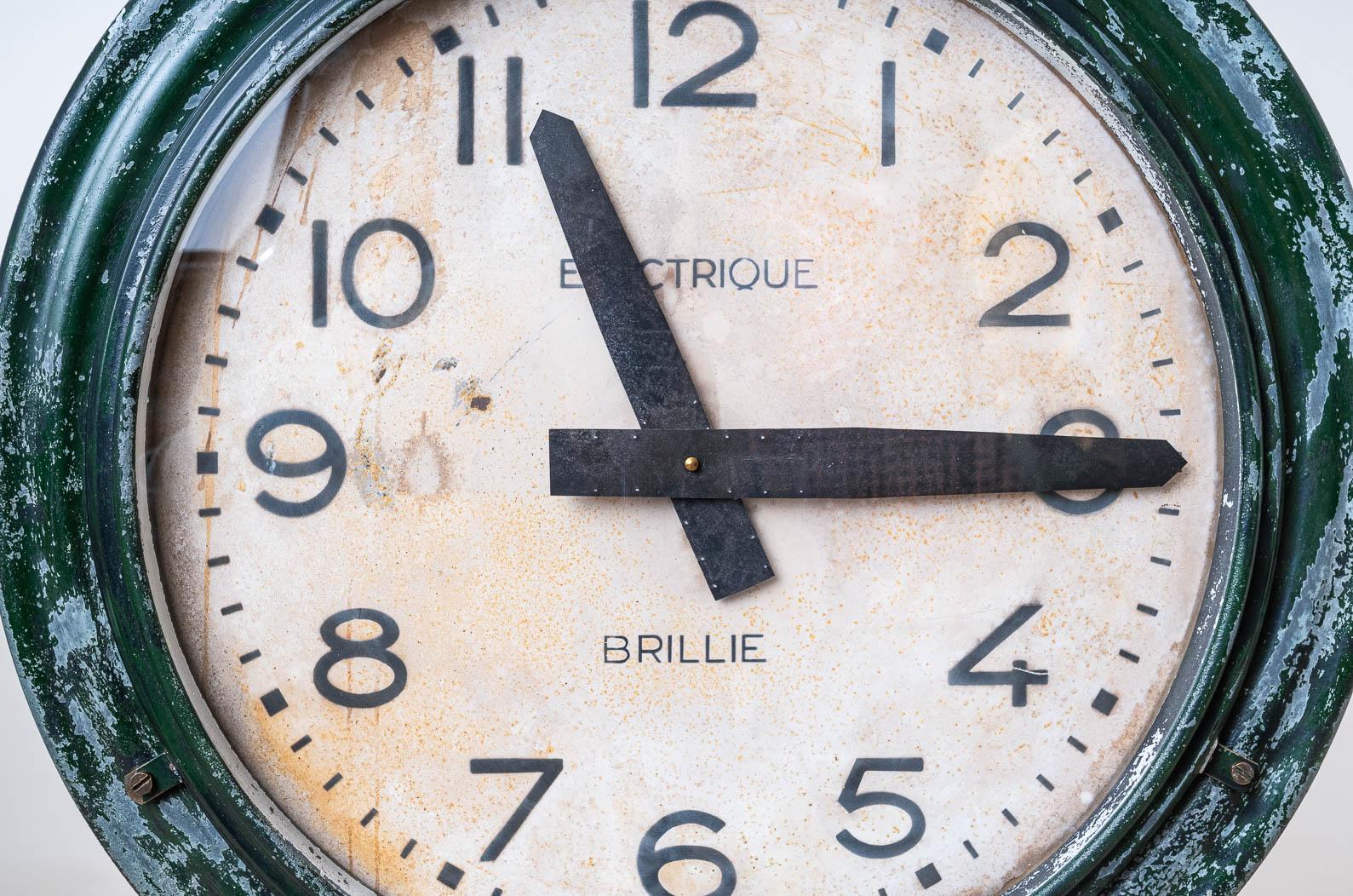 Inizio XX secolo Antico orologio da parete della stazione ferroviaria degli anni '20, Brillie, stile industriale in vendita