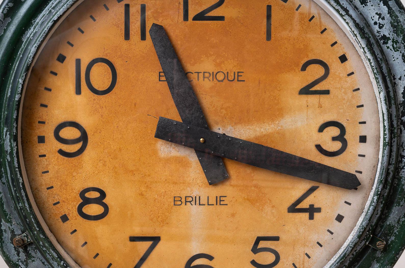 Vetro Antico orologio da parete della stazione ferroviaria degli anni '20, Brillie, stile industriale in vendita