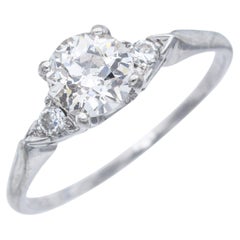 Ancienne bague à trois pierres en or blanc des années 1920 avec 1.05tcw de diamant