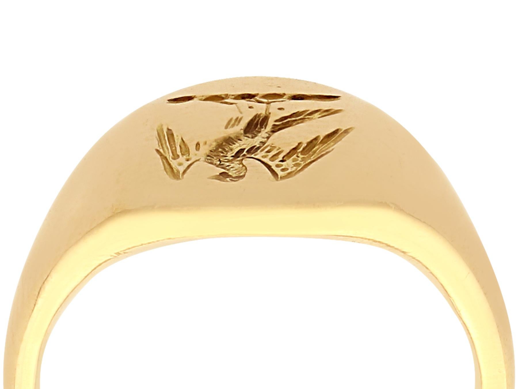 A fine and impressive antique 18 karat yellow gold intaglio signet ring; part our gent's jewelry and estate jewelry collections.

This fine and impressive antique men's signet ring has been crafted in 18k yellow gold.

The circular face of this