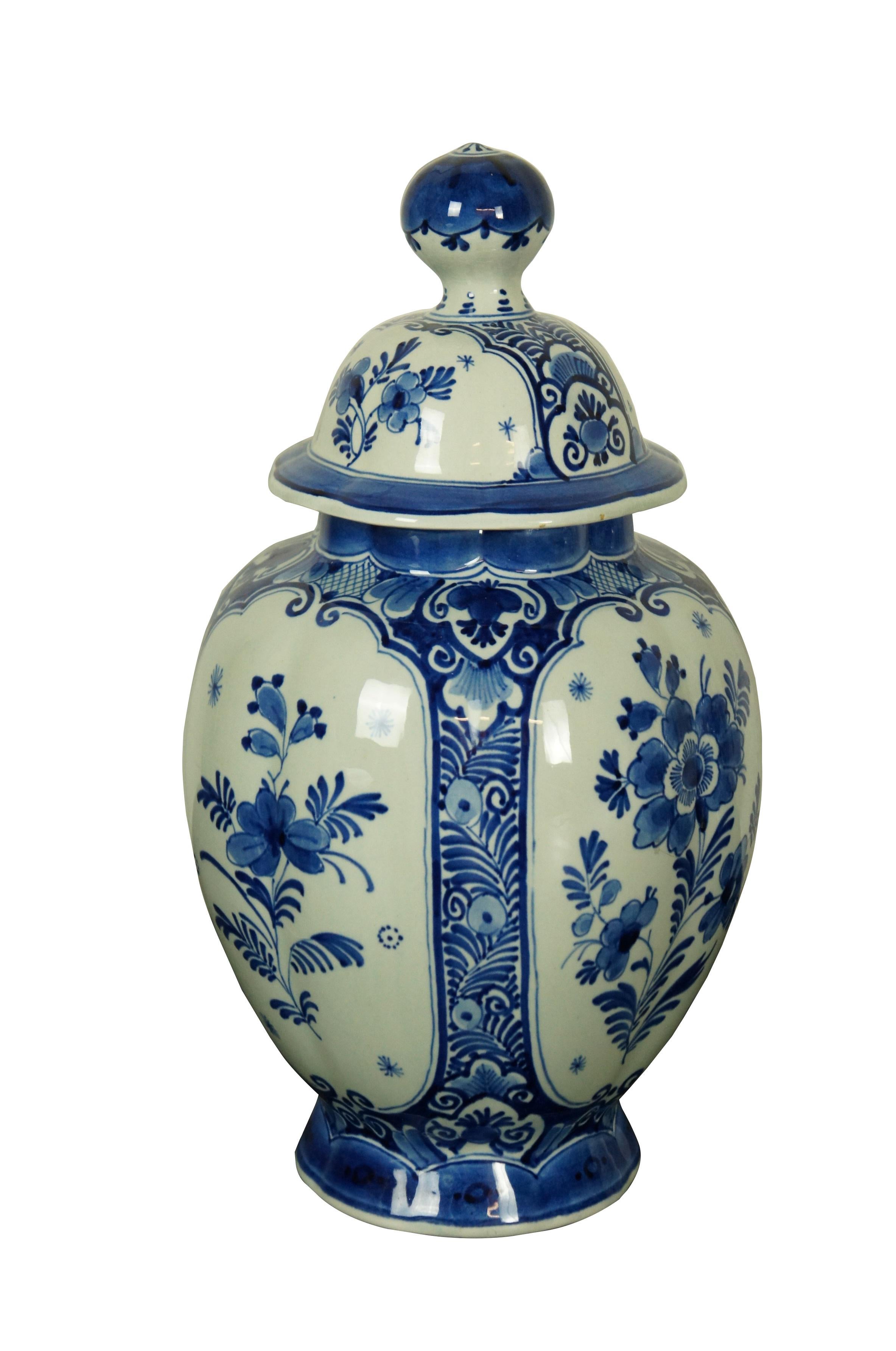 Chinoiserie Antique 1922 Royal Delft Blue White Porcelain Lidded Urn Ginger Jar Mantel Vases