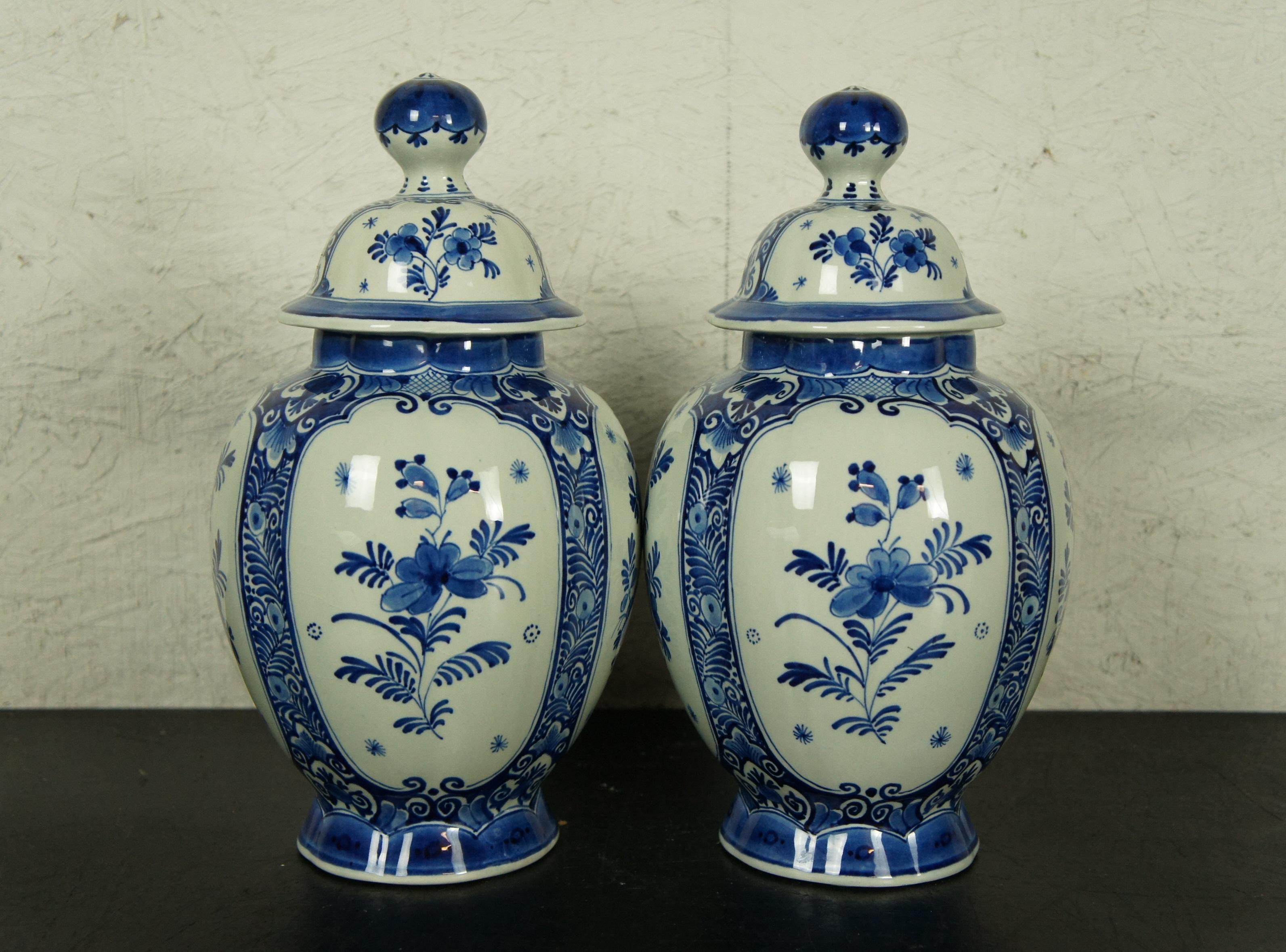Early 20th Century Antique 1922 Royal Delft Blue White Porcelain Lidded Urn Ginger Jar Mantel Vases