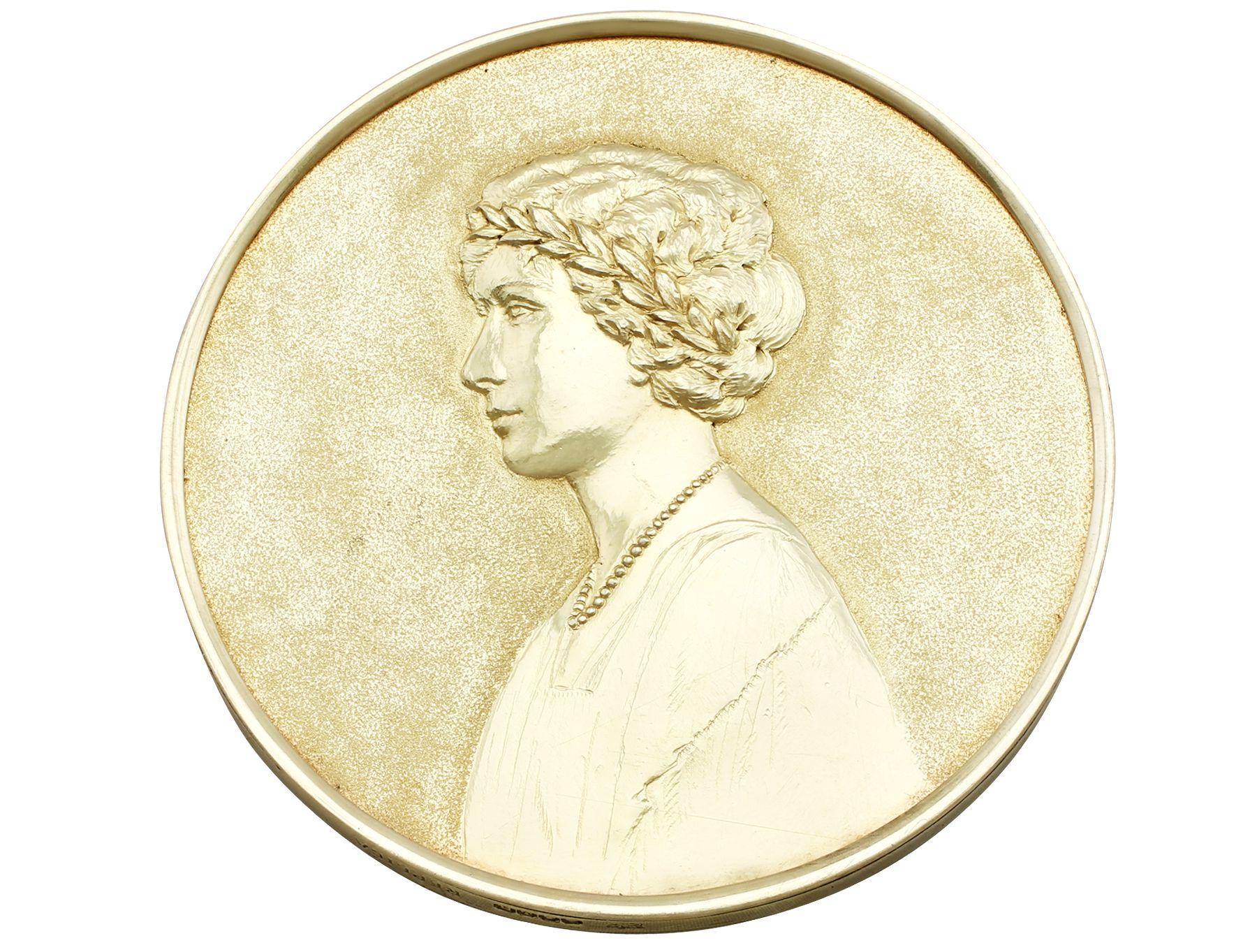 Medallón escocés antiguo de plata de ley dorada de 1923 Británico en venta