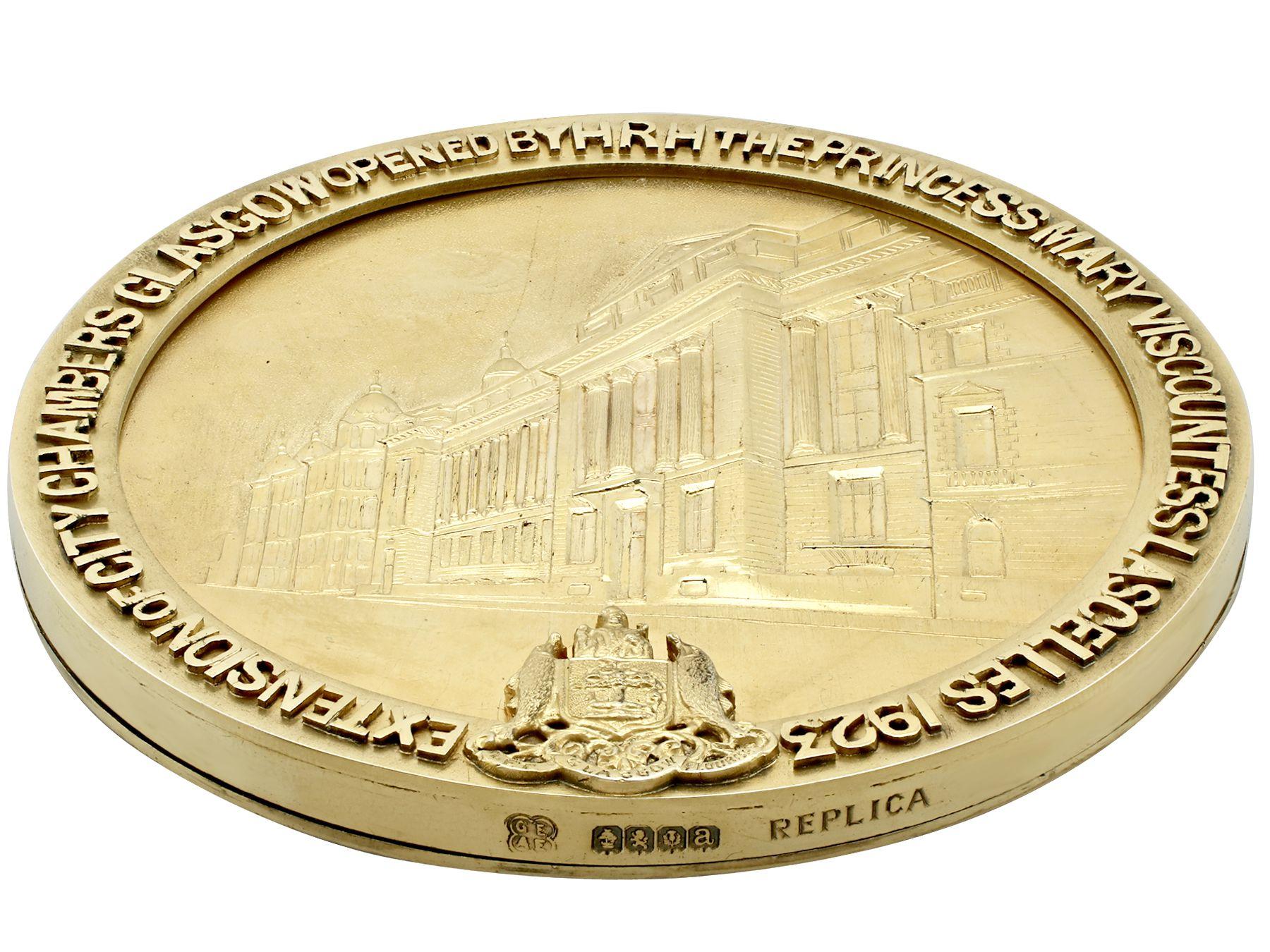Medallón escocés antiguo de plata de ley dorada de 1923 principios del siglo XX en venta