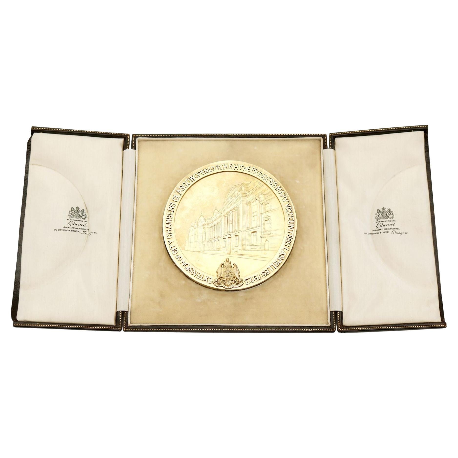 Médaillon écossais ancien en argent sterling doré de 1923