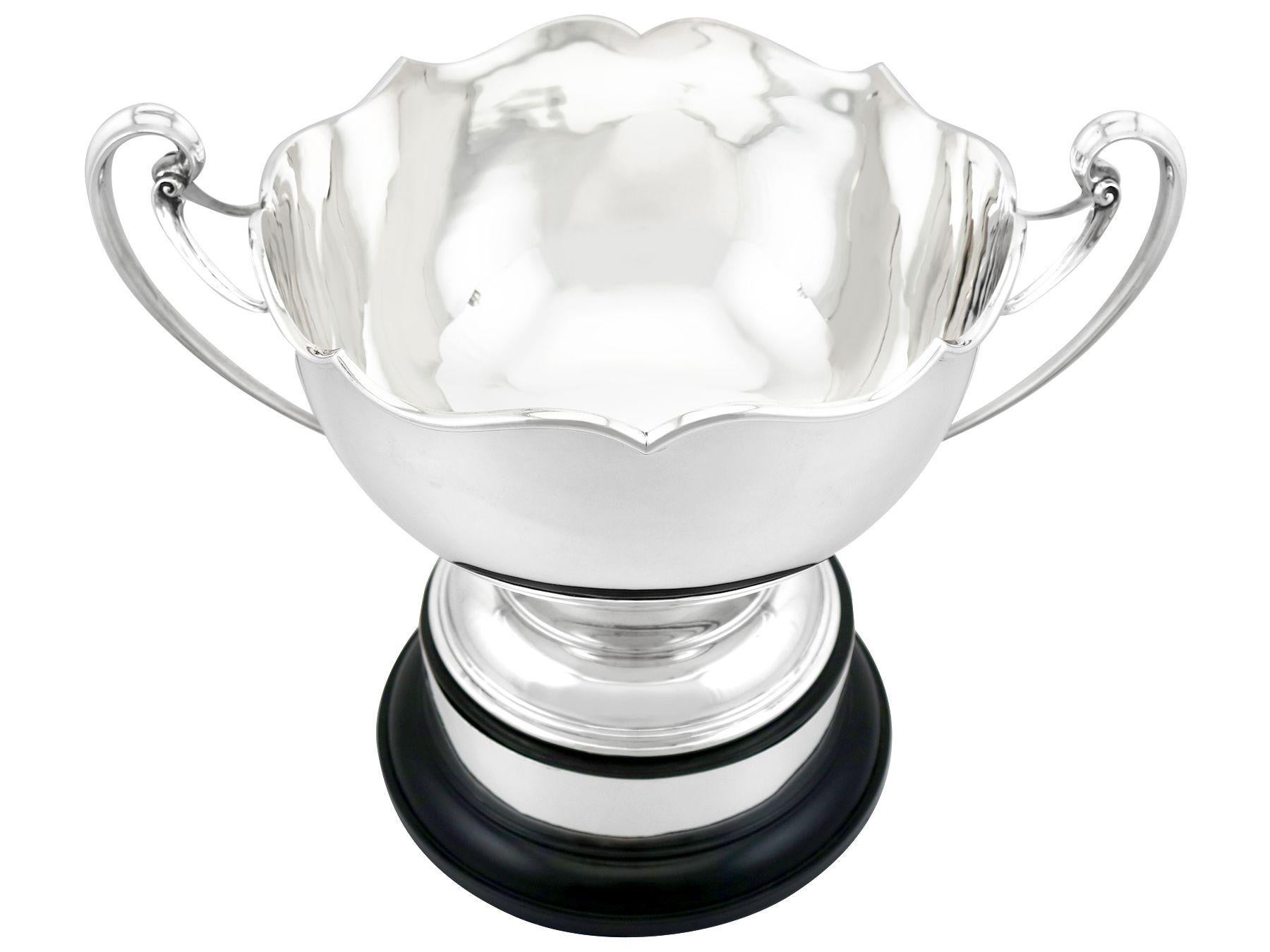 An exceptional, fine and impressive antique English sterling silver presentation bowl and plinth; an addition to our ornamental silverware collection.

This exceptional, fine and impressive antique silver bowl has a circular rounded form onto a
