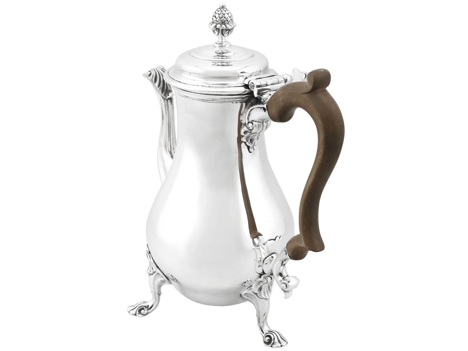 Antique George II Style Sterling Silver Café Au Lait Set In Excellent Condition For Sale In Jesmond, Newcastle Upon Tyne