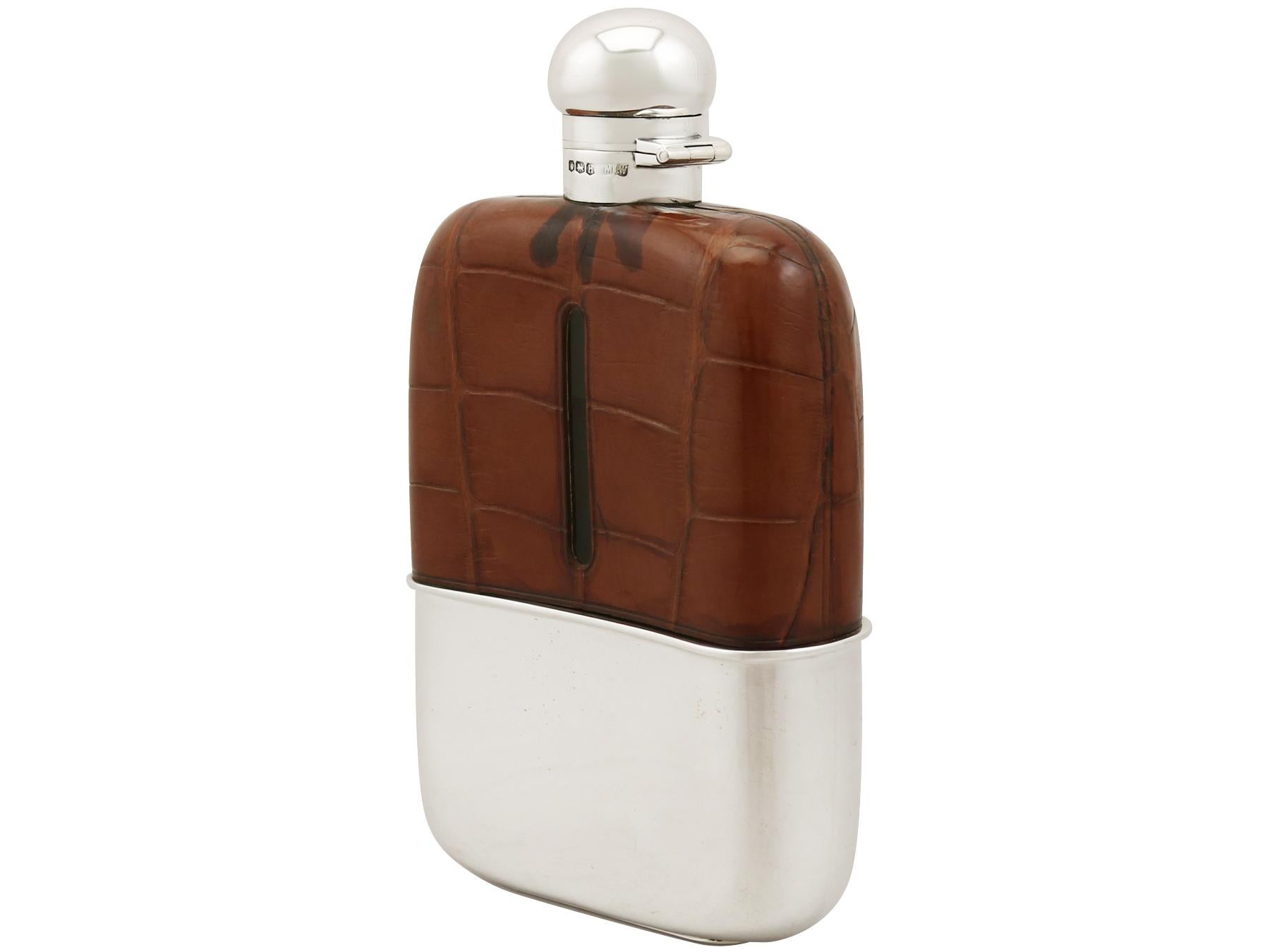 An exceptional, fine and impressive, large antique George V English sterling silver and crocodile skin mounted hip flask made by Mappin & Webb Ltd; part of our wine and drinks related silverware collection.

This exceptional antique George V