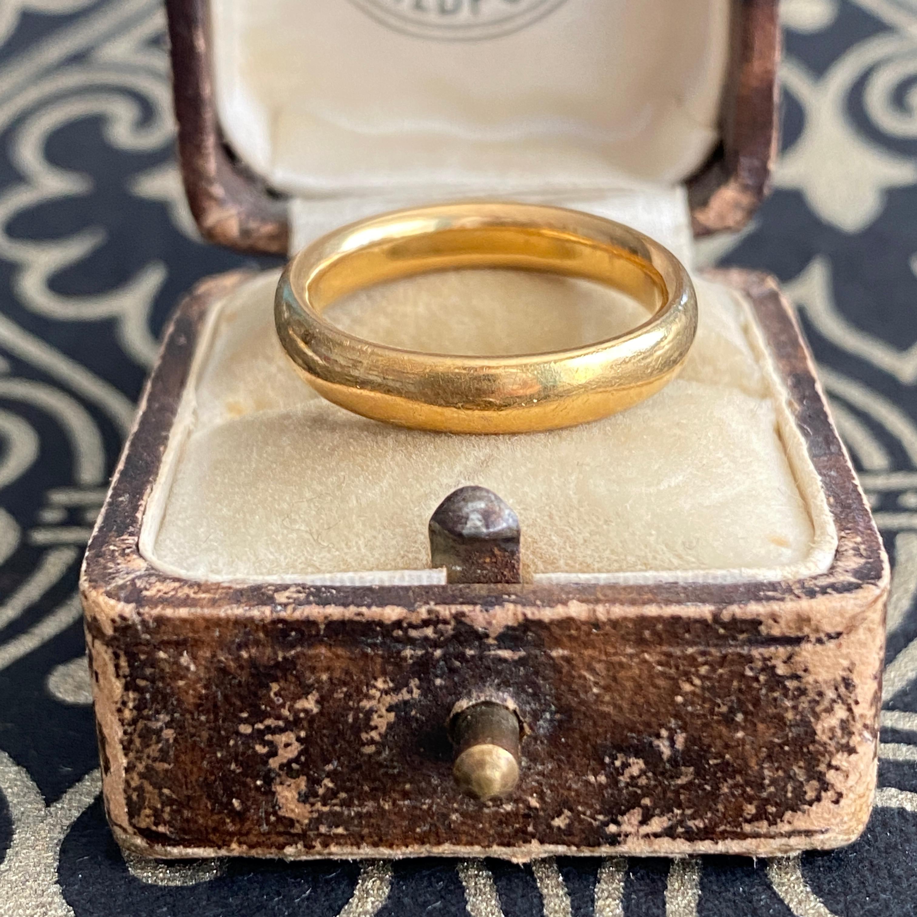 Antique 1927 22k Heavy Rounded Wedding Band Ring 4