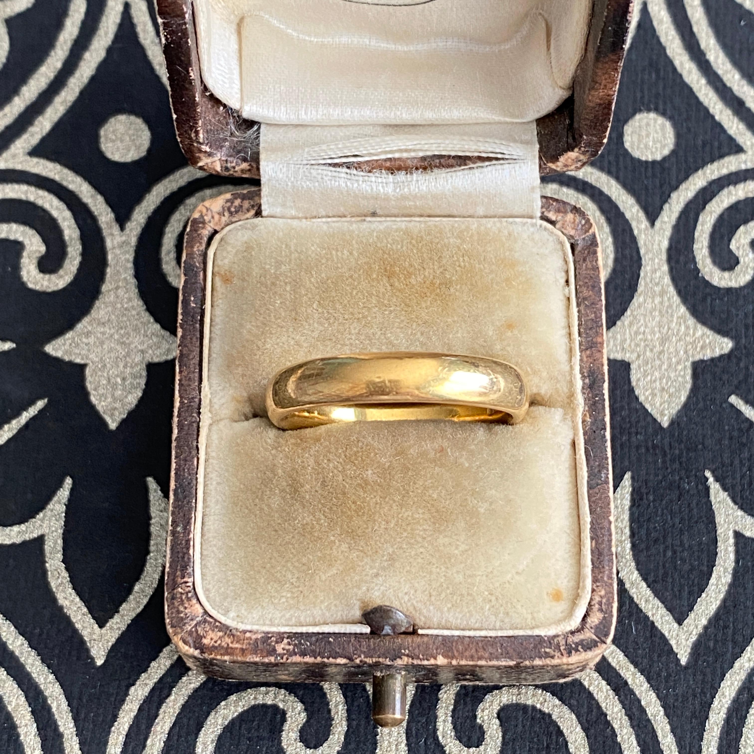 Antique 1927 22k Heavy Rounded Wedding Band Ring 7