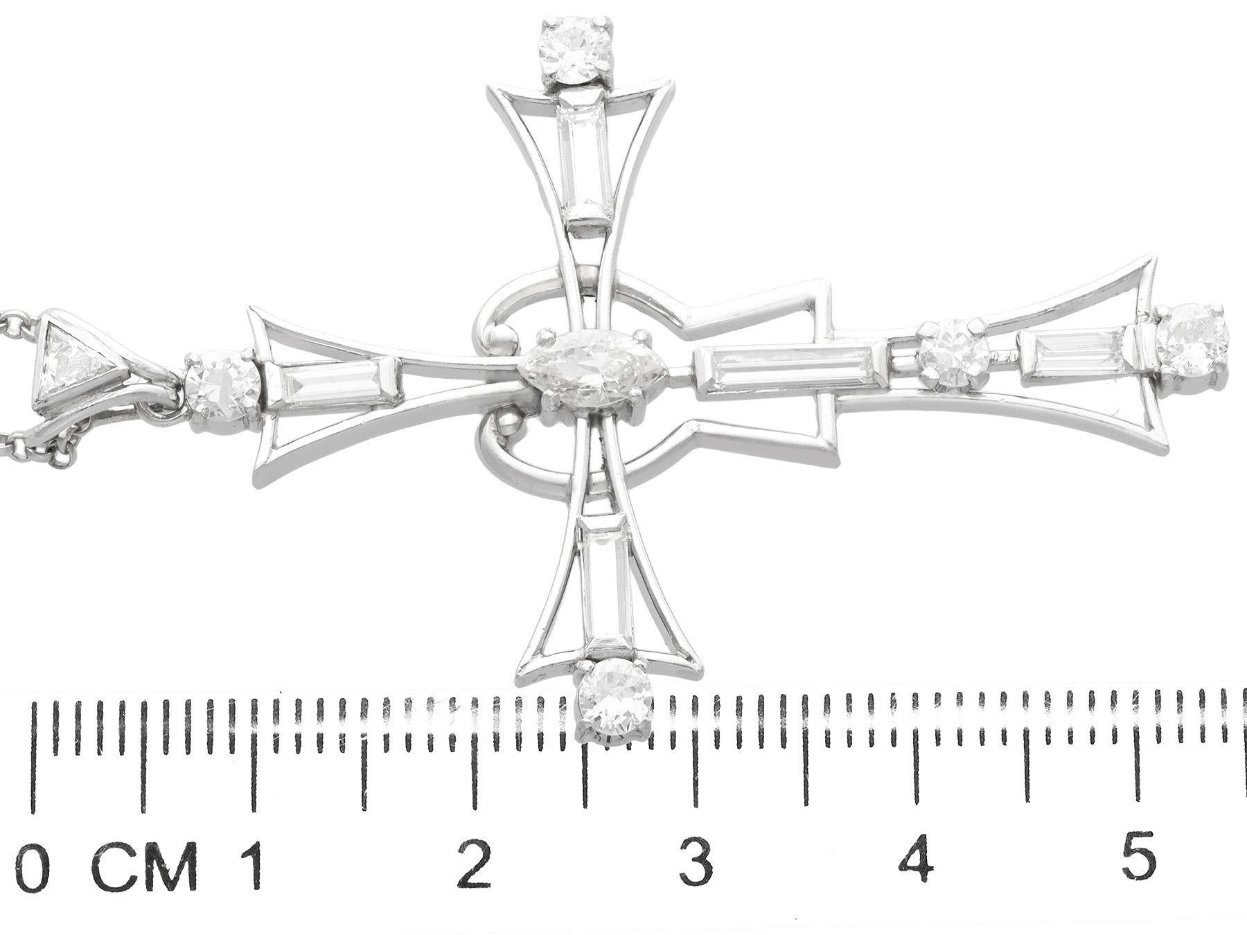 Pendentif croix ancien en platine et diamants de 1,93 carat Unisexe en vente