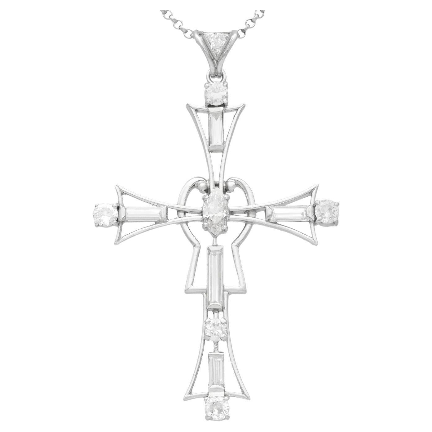Pendentif croix ancien en platine et diamants de 1.93 carat