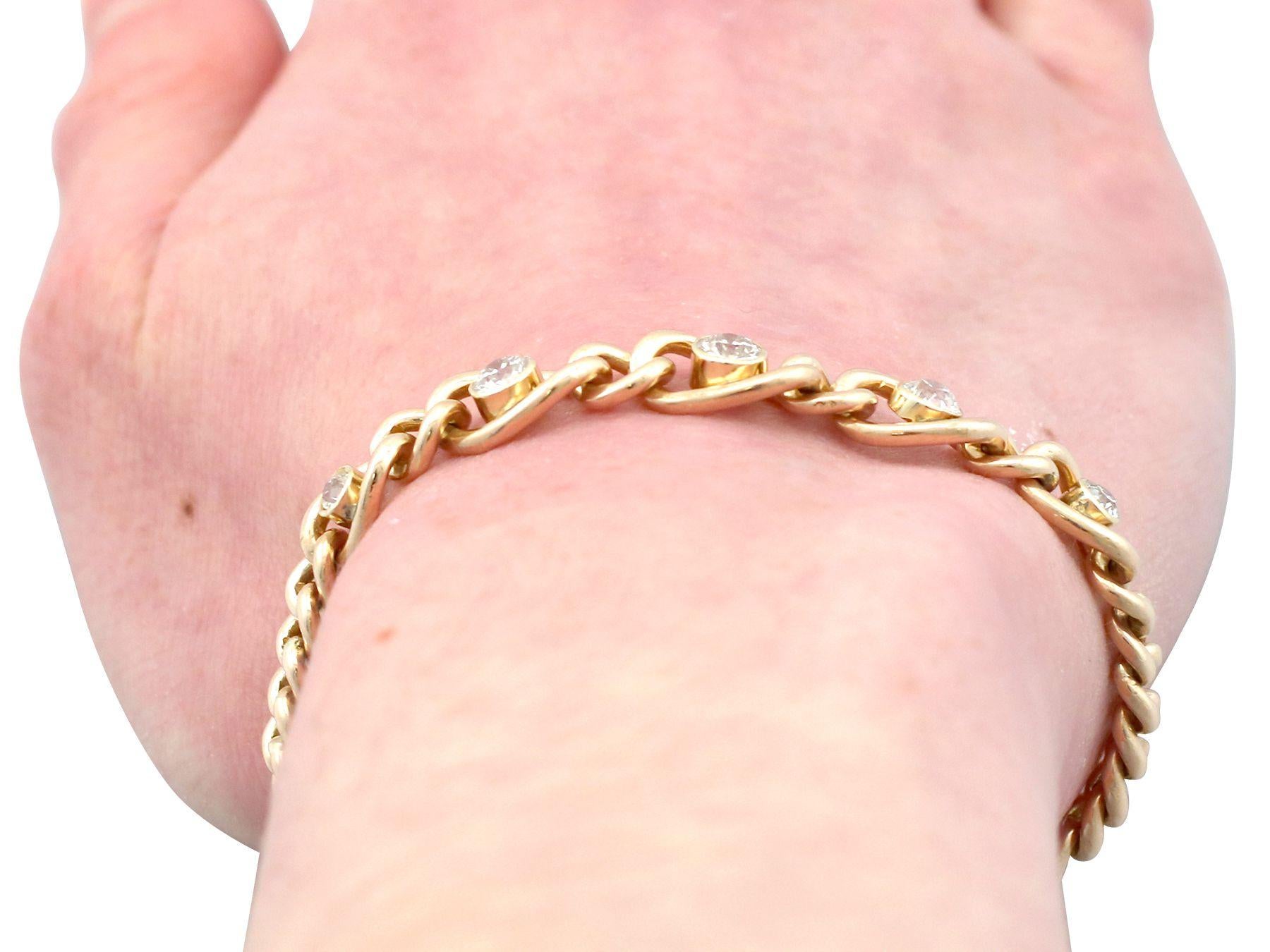 Bracelet ancien en or jaune et diamants de 1,93 carat  en vente 3