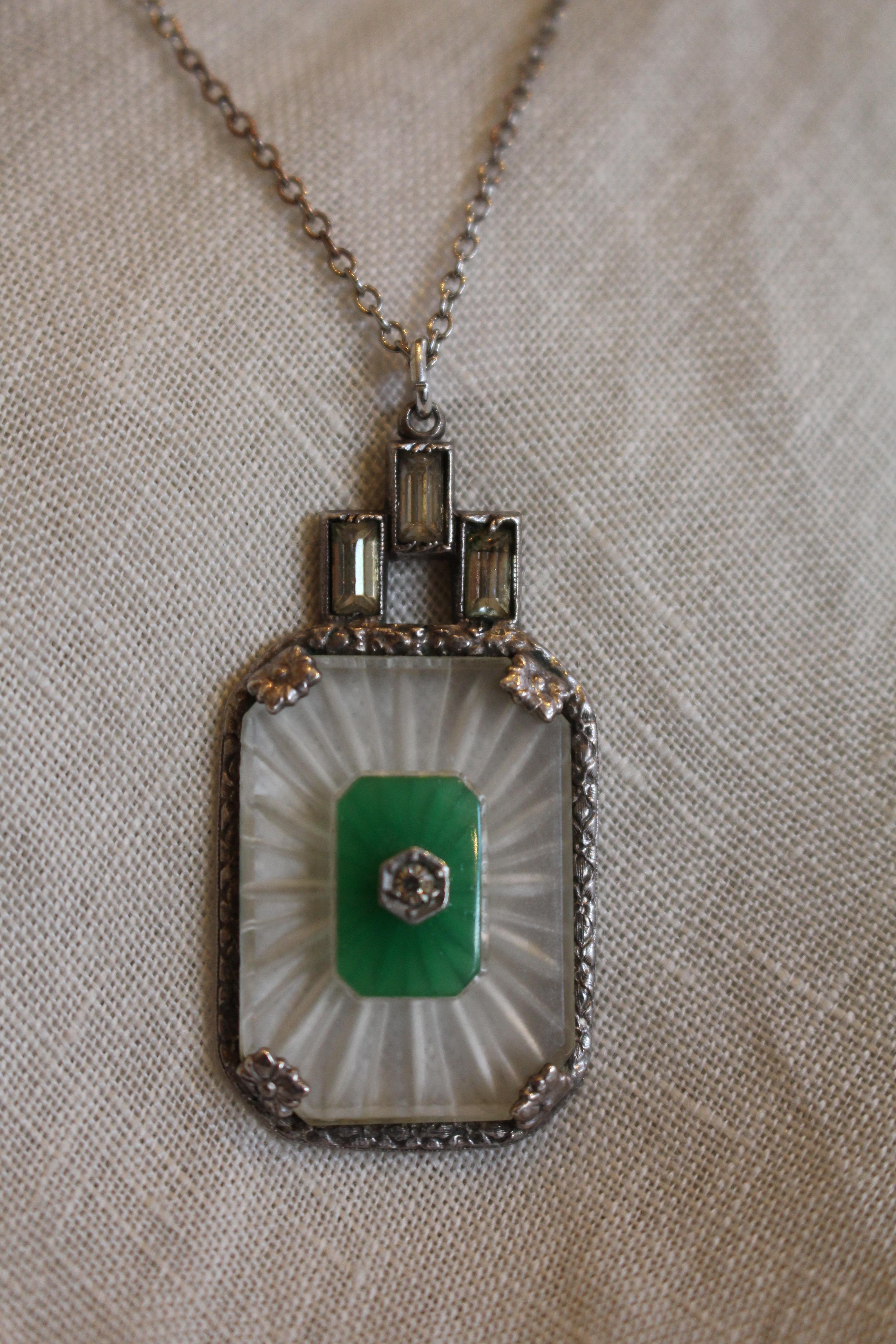 Mid-20th Century 1930 Art Deco Paste Jade Glass Drop Pendant Necklace Sautoir Silver Chain For Sale