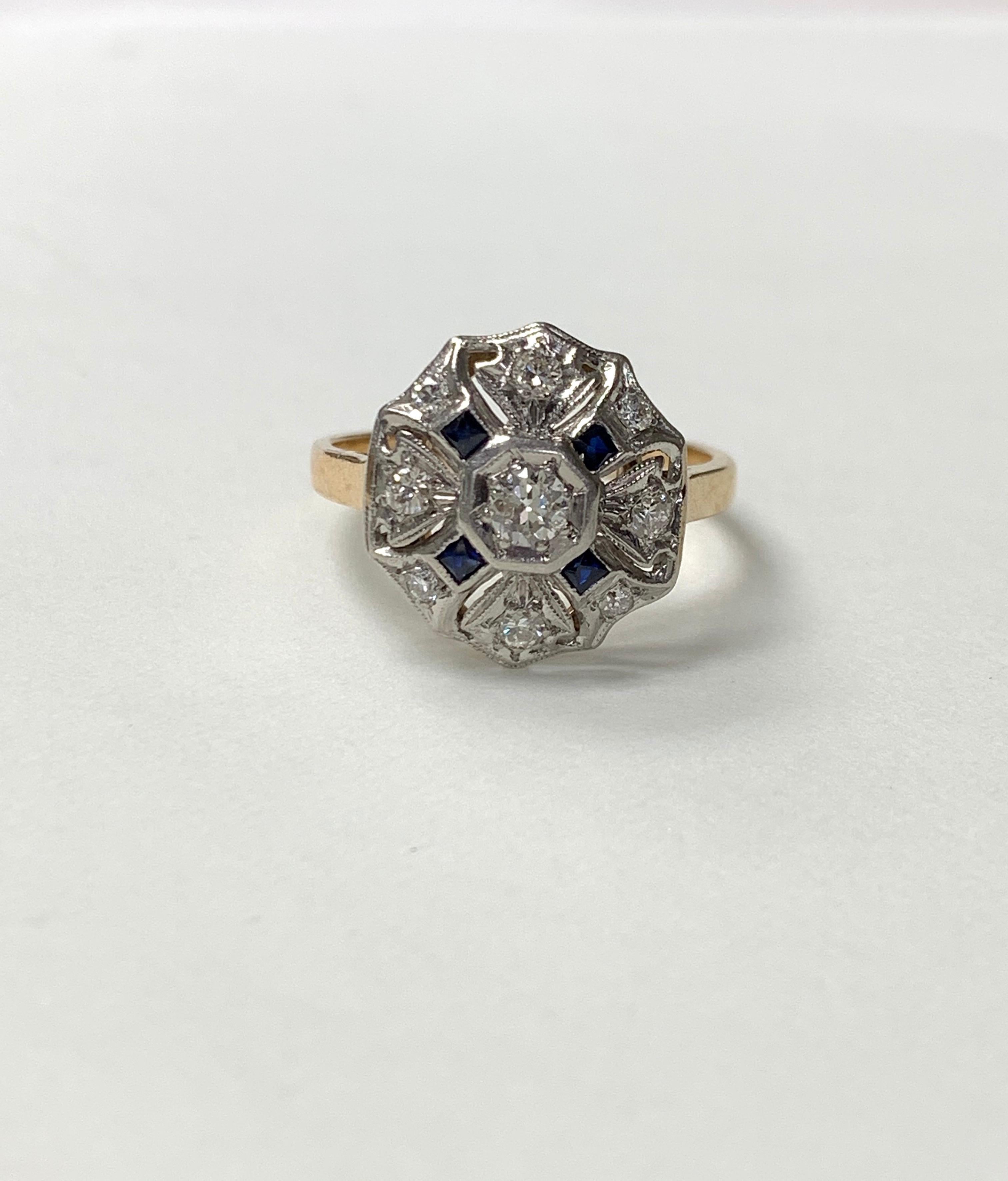 Antiker Ring aus 14 Karat Weiß-Weißgold mit weißem Diamant und blauem Saphir aus dem Jahr 1930 Damen im Angebot