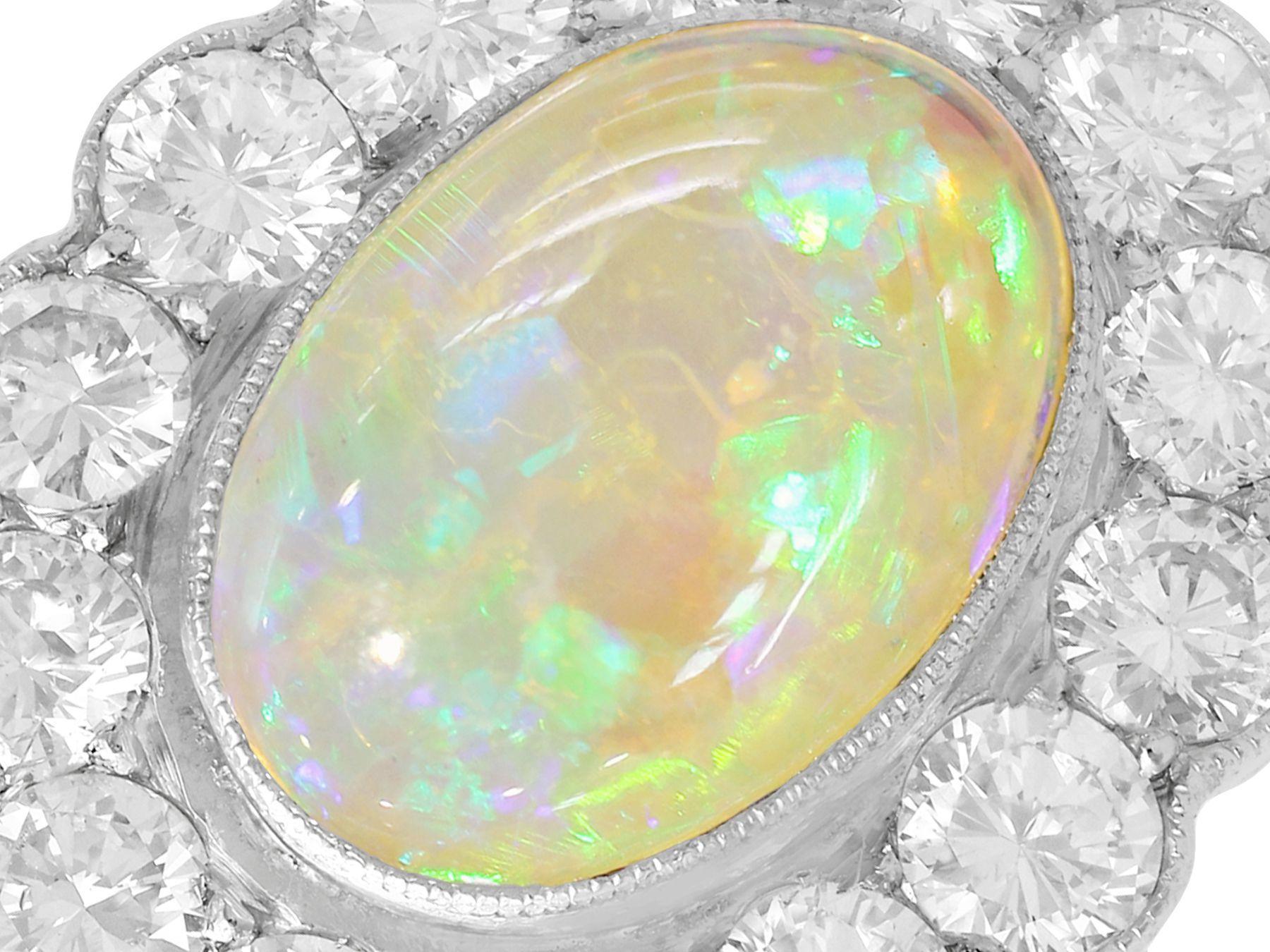 Antiker Platin-Cluster-Ring mit 2,19 Karat weißem Opal und 2,36 Karat Diamant (Ovalschliff) im Angebot