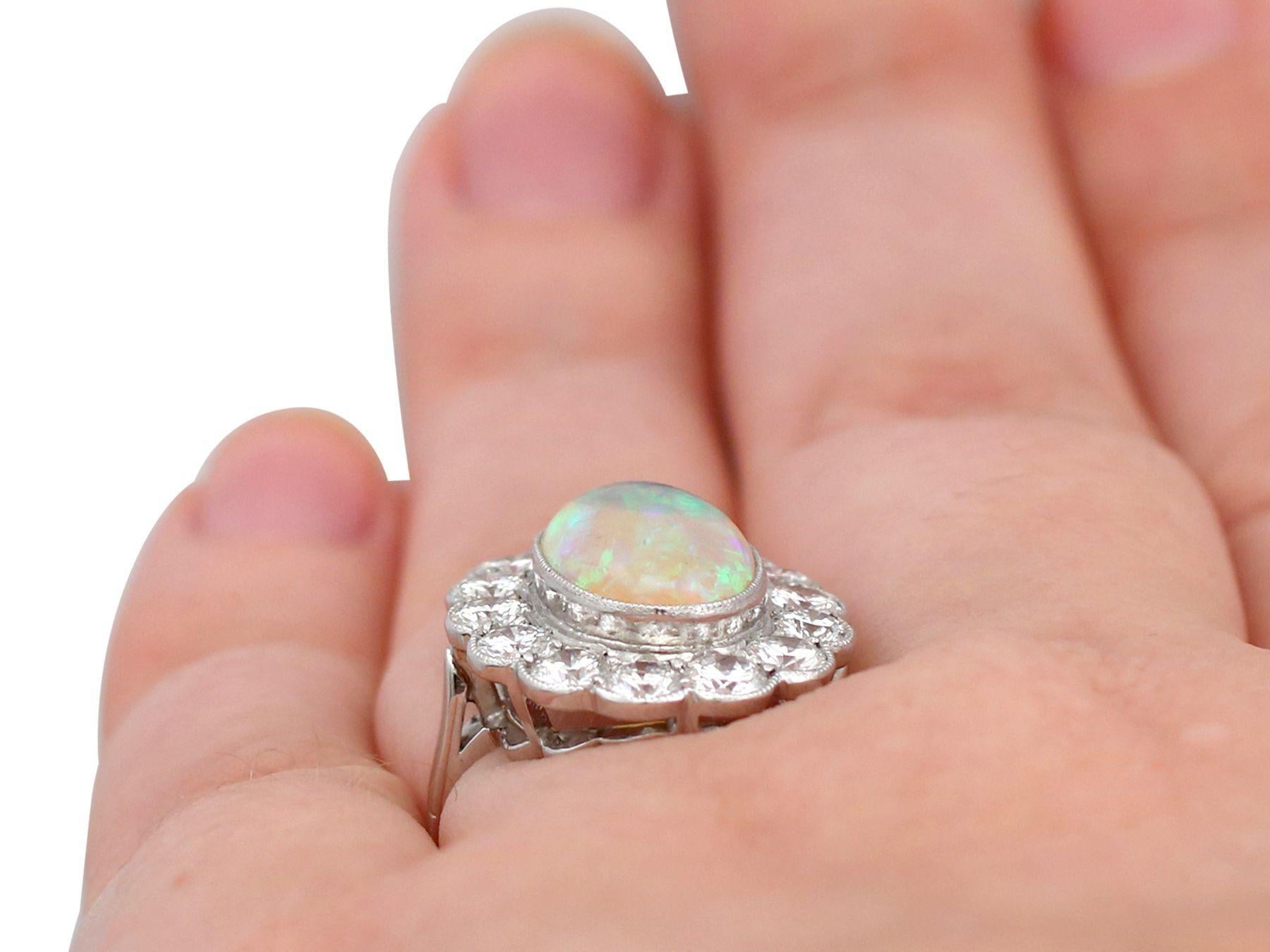 Antiker Platin-Cluster-Ring mit 2,19 Karat weißem Opal und 2,36 Karat Diamant im Angebot 3