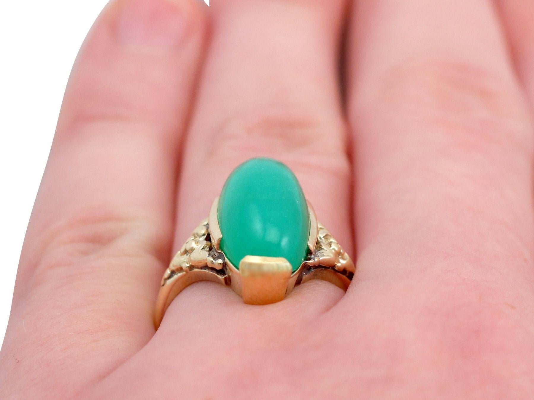 Women's Antique 1930s 6.60 Carat Cabochon Cut Chrysoprase and Yellow Gold Cocktail Ring