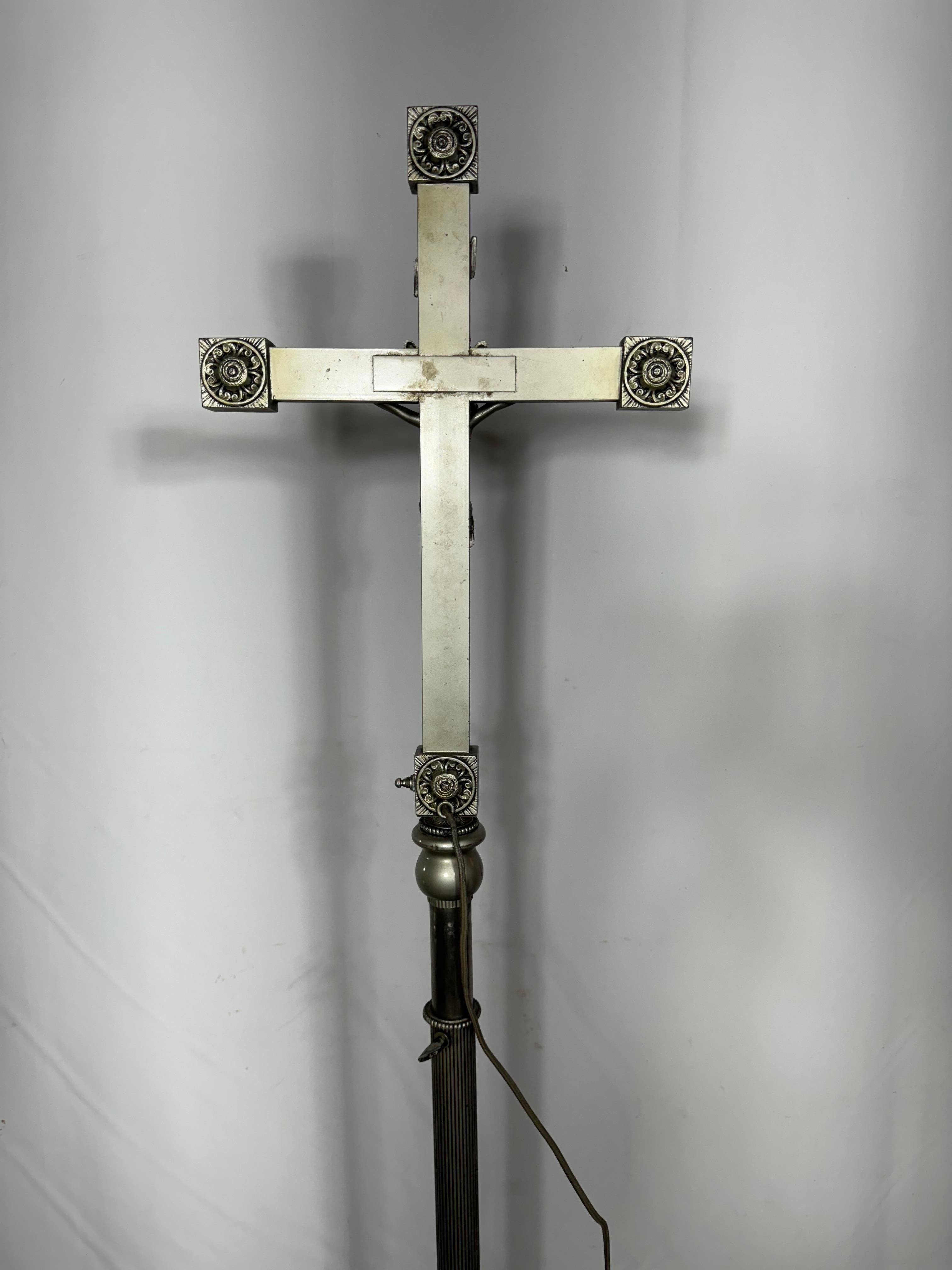 Antique 1930's Cast Aluminum Church / Funeral Light Up Crusifix In Good Condition For Sale In Buffalo, NY