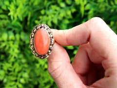 Bague cocktail ancienne des années 1930 en corail et or jaune 14 carats