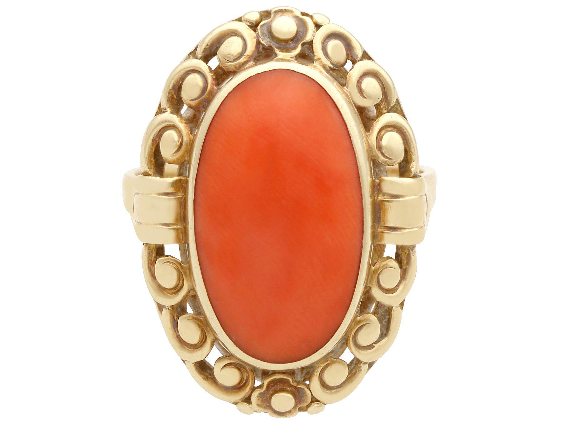 Cabochon Antique 1930s Coral and 14ct Yellow Gold Cocktail Ring For Sale