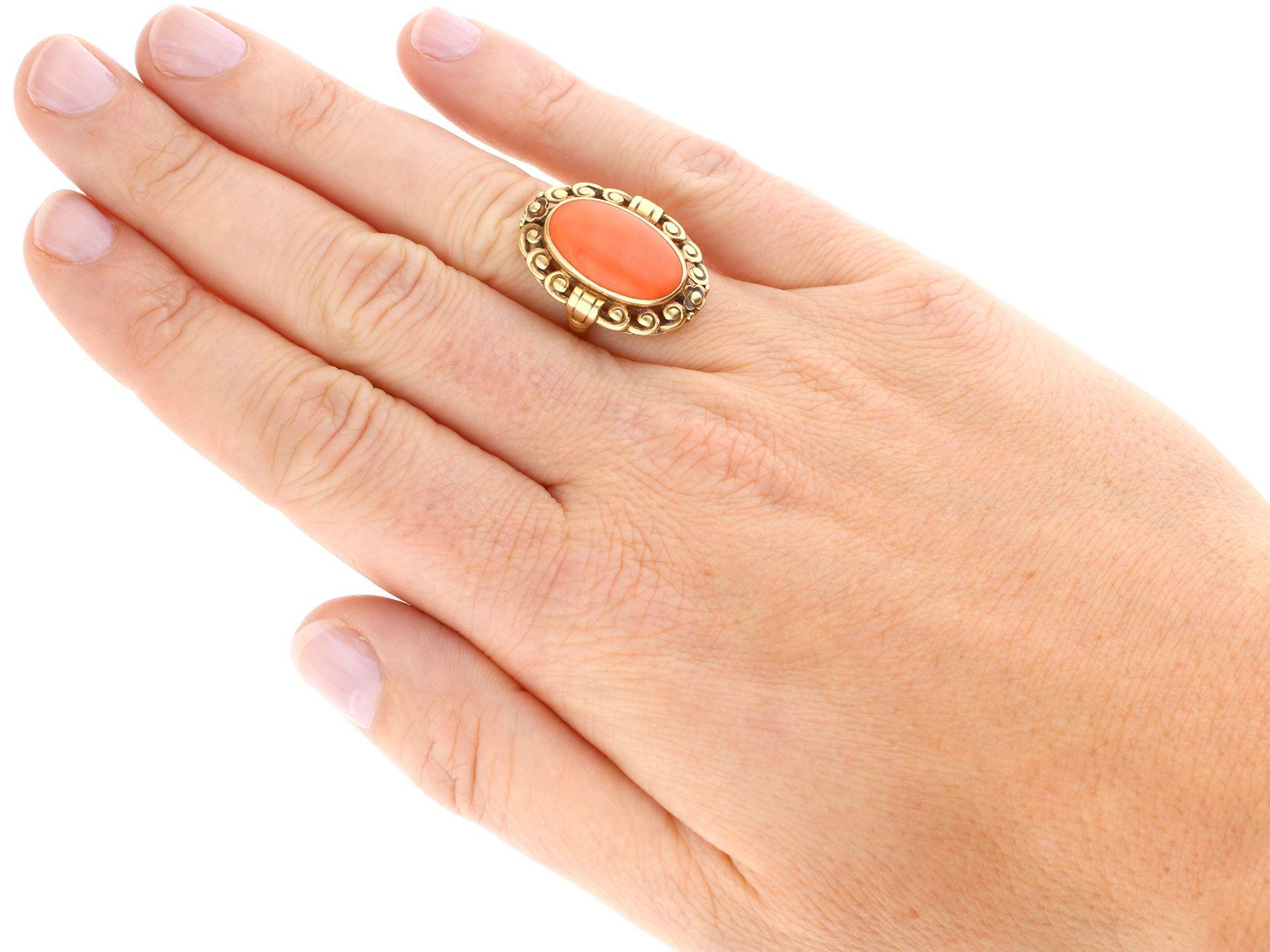 Women's Antique 1930s Coral and 14ct Yellow Gold Cocktail Ring For Sale
