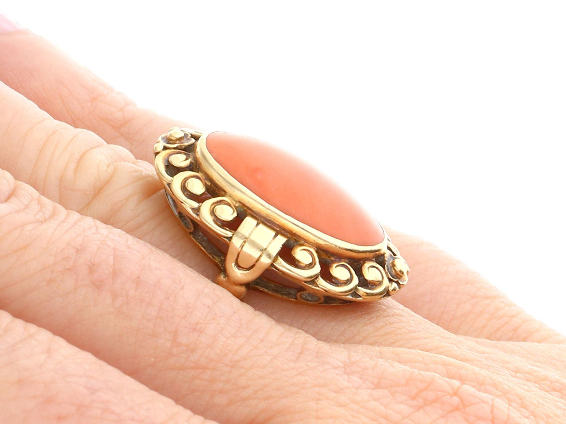 Antique 1930s Coral and 14ct Yellow Gold Cocktail Ring For Sale 1