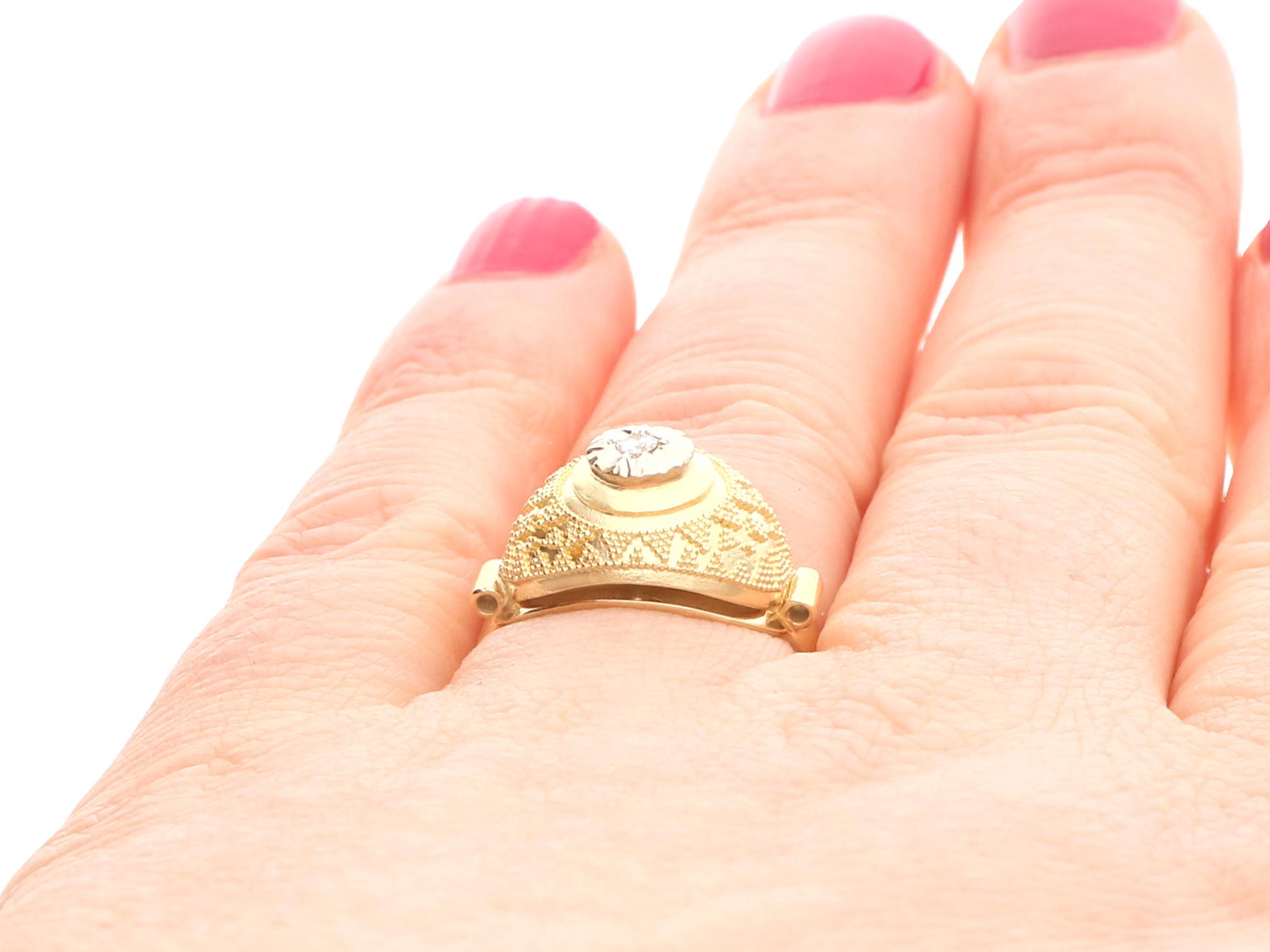 Bague cocktail ancienne en or jaune et diamants, années 1930 en vente 3
