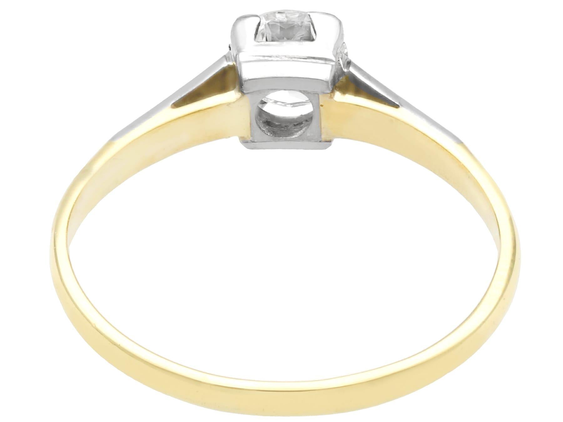 Taille ronde Bague de fiançailles solitaire en or jaune sertie de platine et de diamants des années 1930 en vente