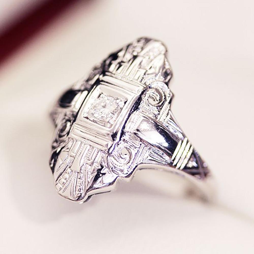 Women's Antique 1930s Diamond Gold Ring For Sale