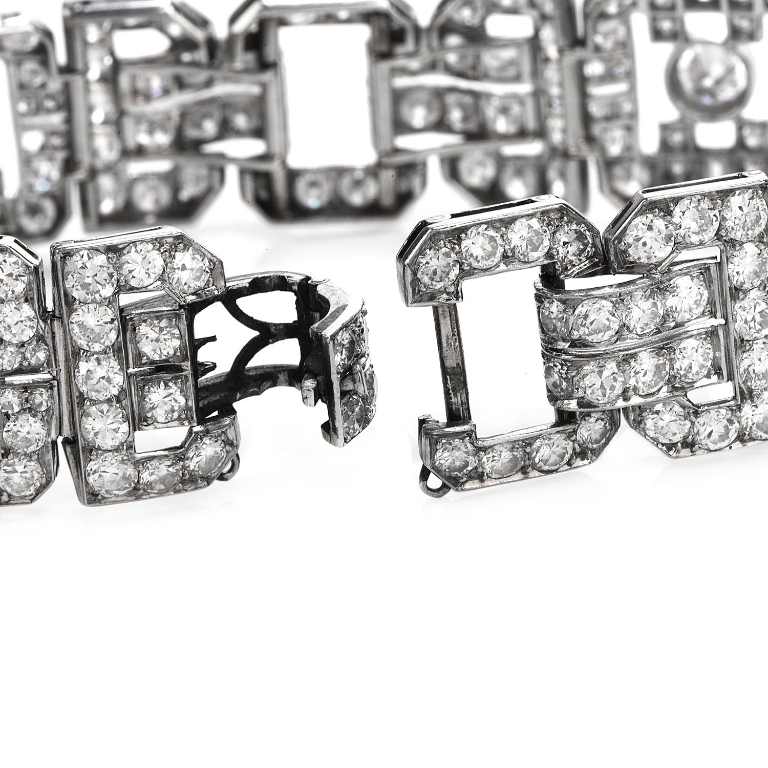 Antique 1930s Diamond Platinum Art Deco Link Bracelet In Excellent Condition For Sale In Miami, FL