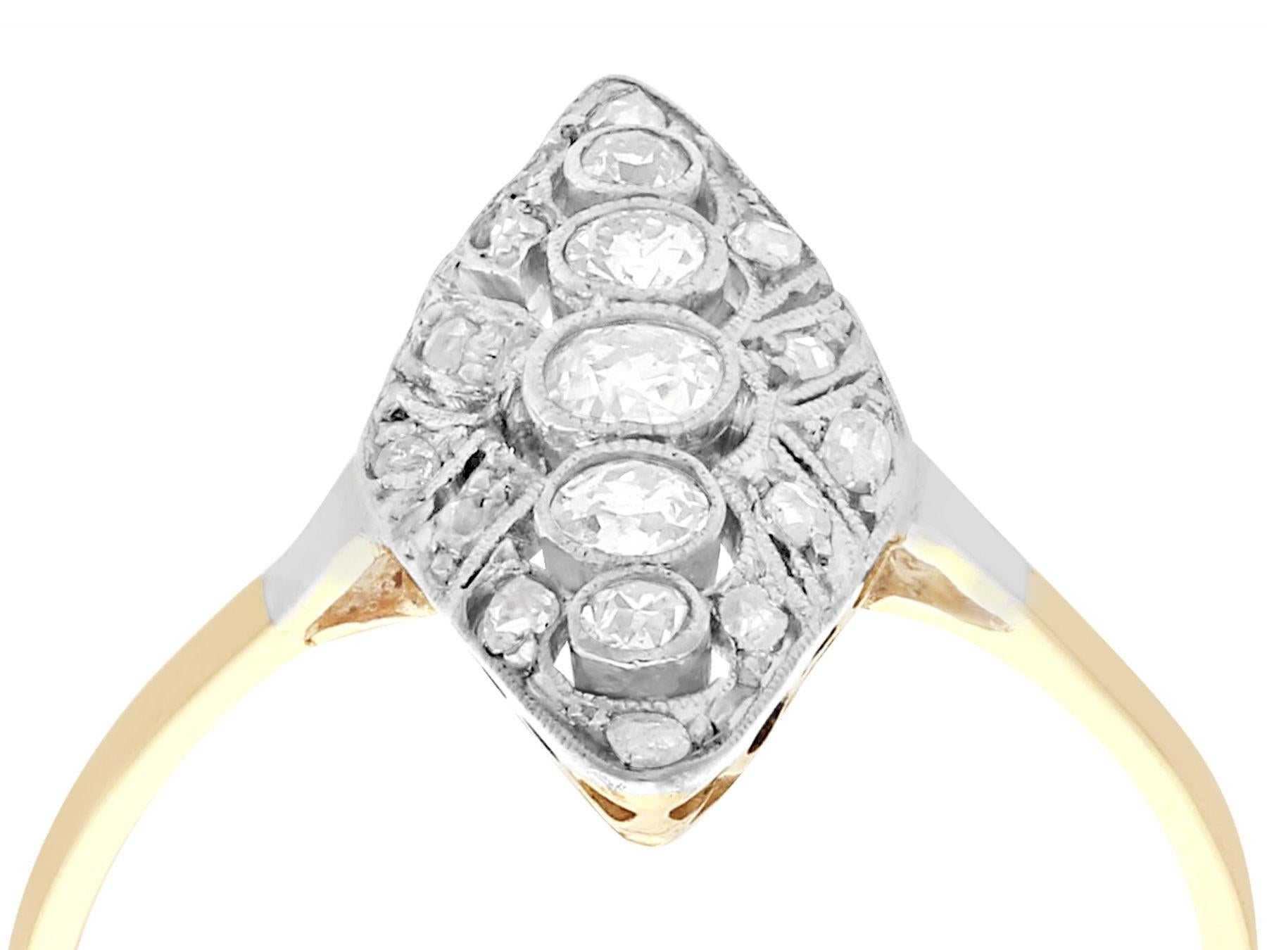 Un impressionante anello antico a forma di marquise con diamante da 0,39 carati e oro giallo da 14 carati e oro bianco da 14 carati; fa parte delle nostre diverse collezioni di gioielli antichi.

Questo raffinato e imponente anello con diamante