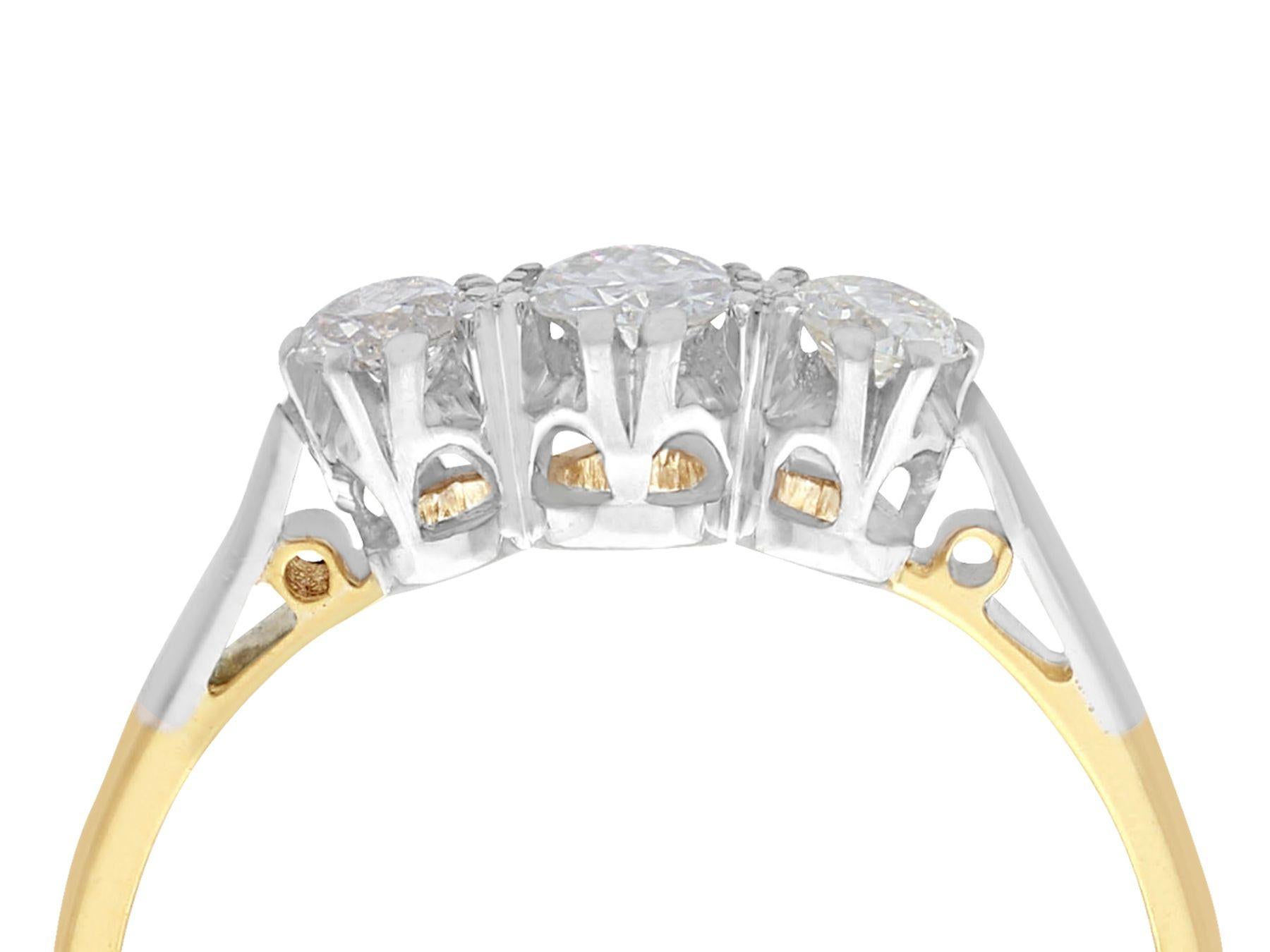 Antiker 1930er Diamant-Gelbgold-Trilogie-Ring (Rundschliff) im Angebot