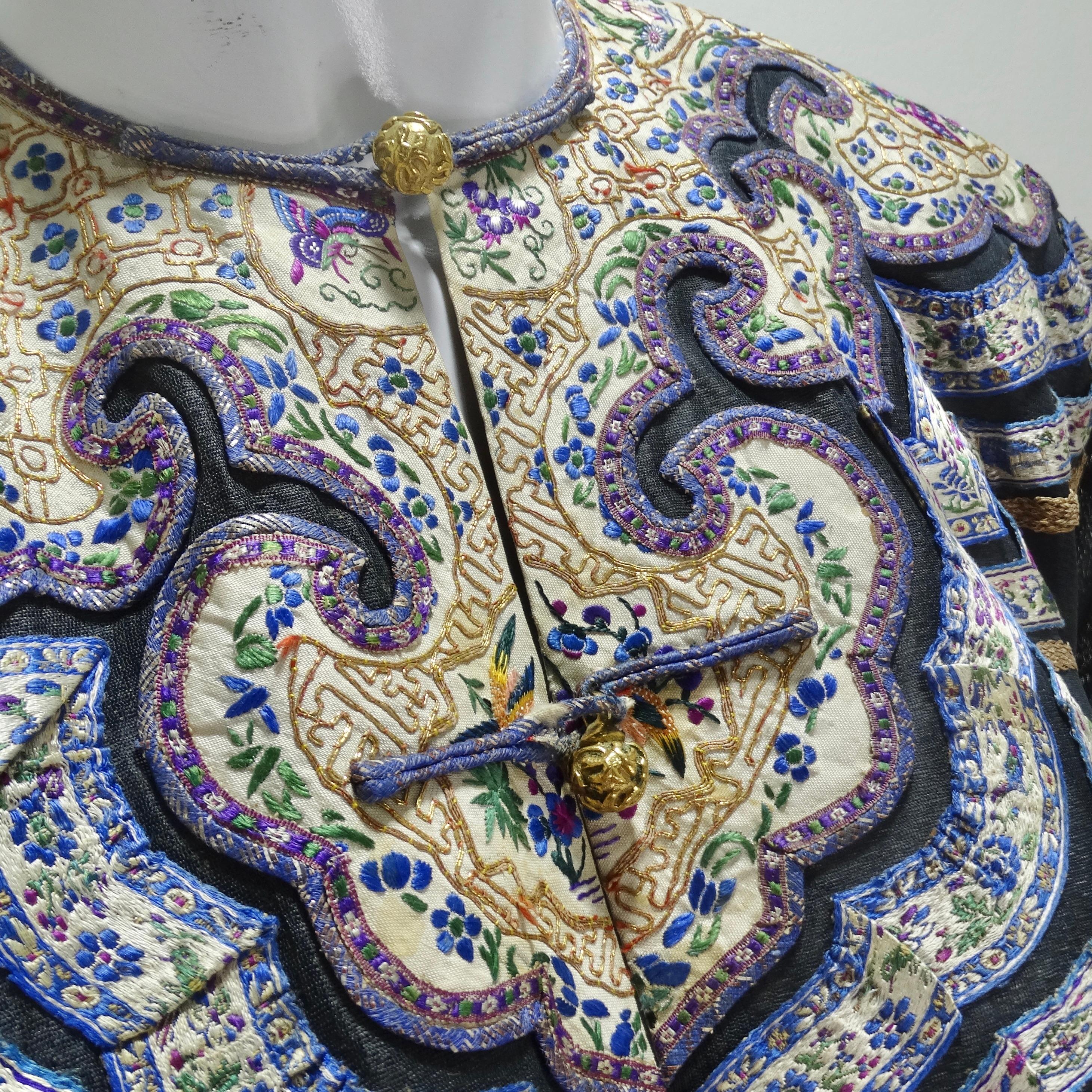 Antique 1930s Embroidered Chinese Gauze Robe In Excellent Condition For Sale In Scottsdale, AZ