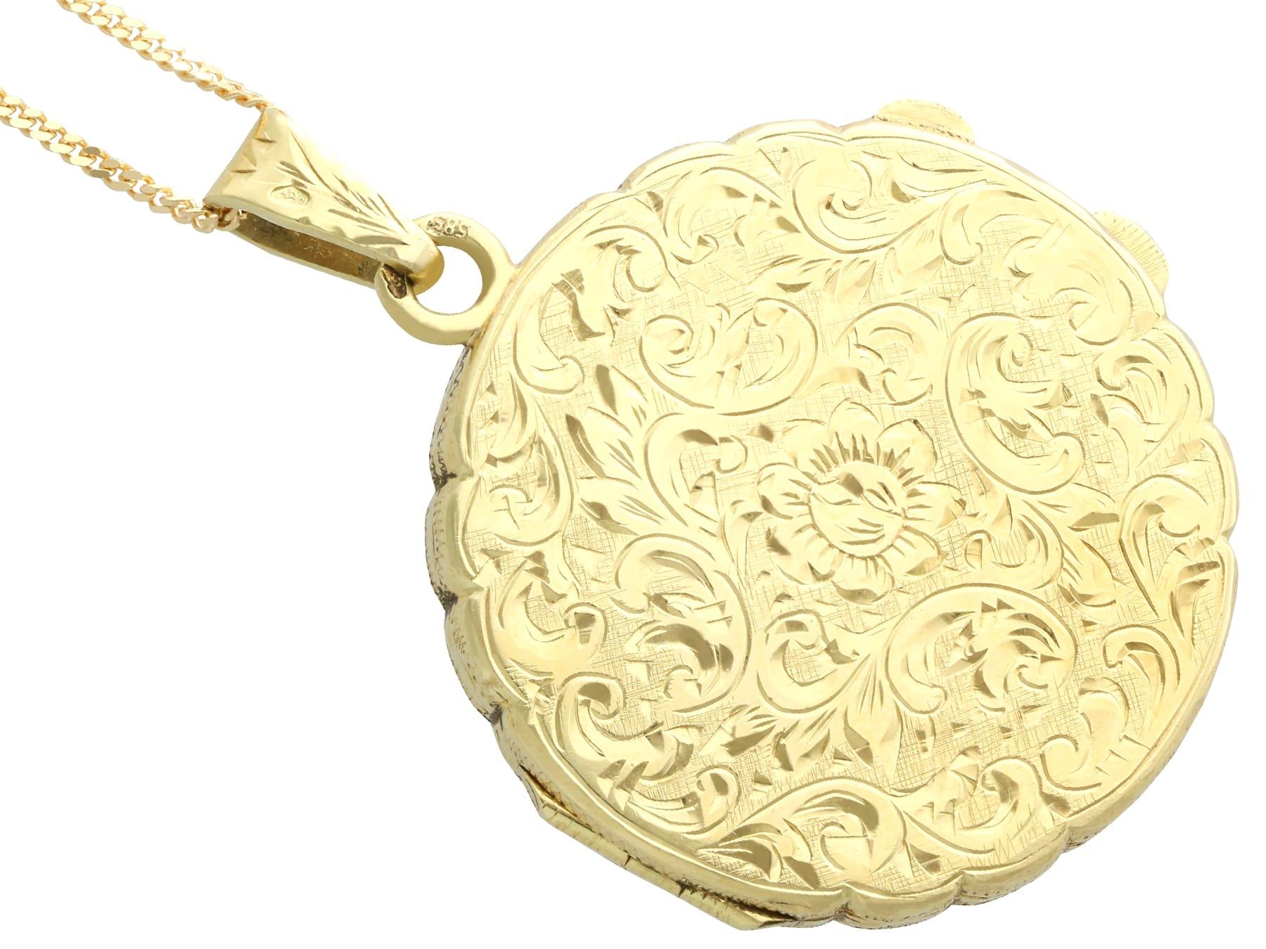 Antique 1930s Enamel and 14k Yellow Gold Pendant / Locket For Sale 1