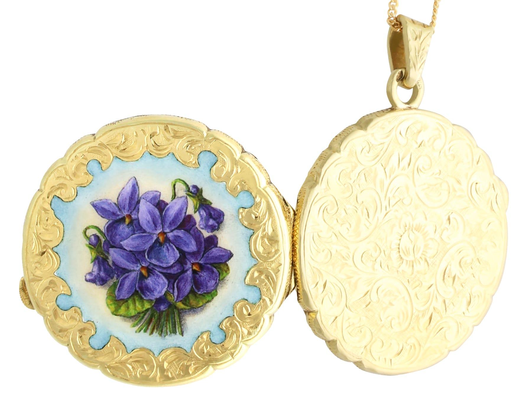 Antique 1930s Enamel and 14k Yellow Gold Pendant / Locket For Sale 2