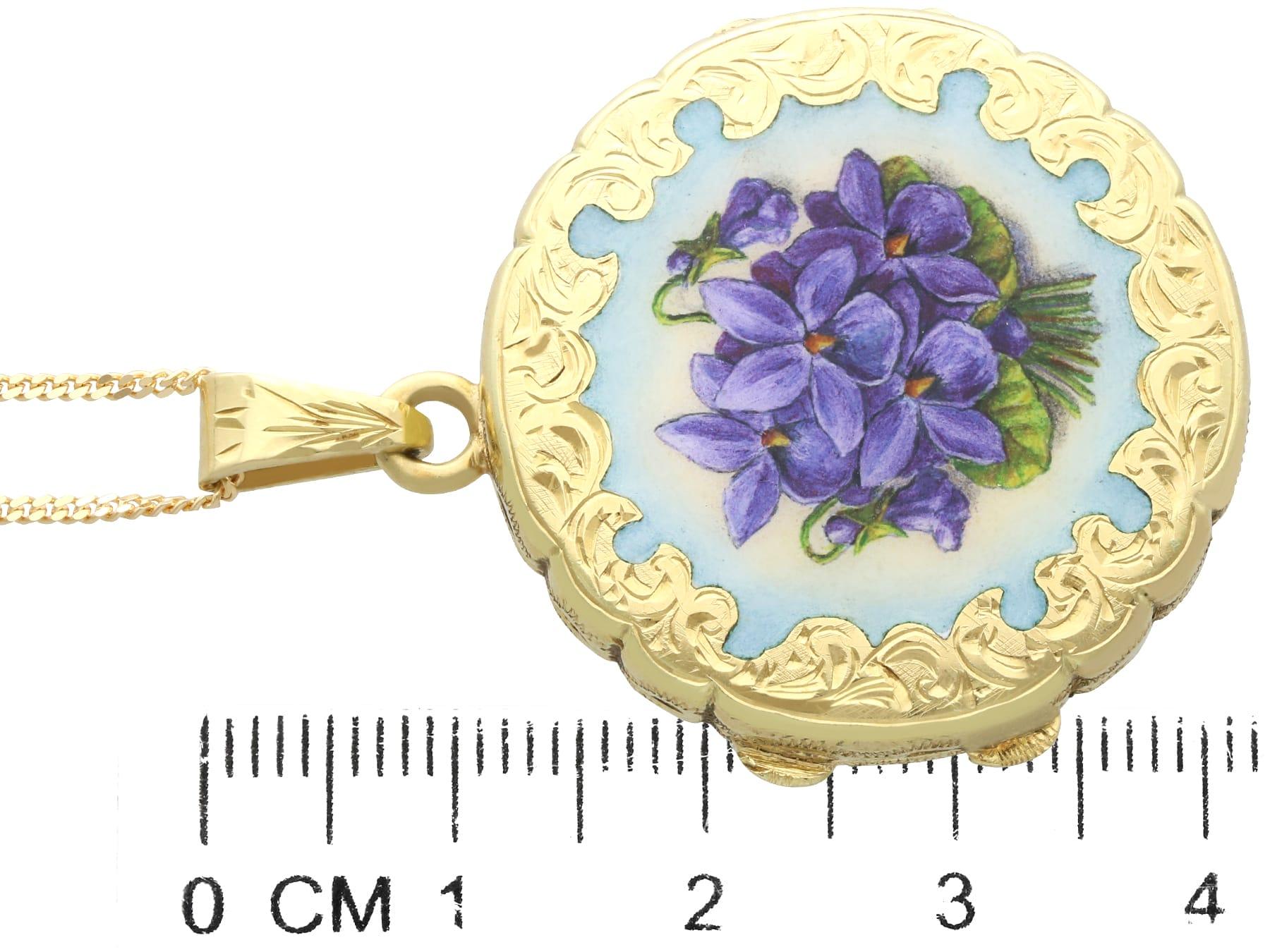 Antique 1930s Enamel and 14k Yellow Gold Pendant / Locket For Sale 4