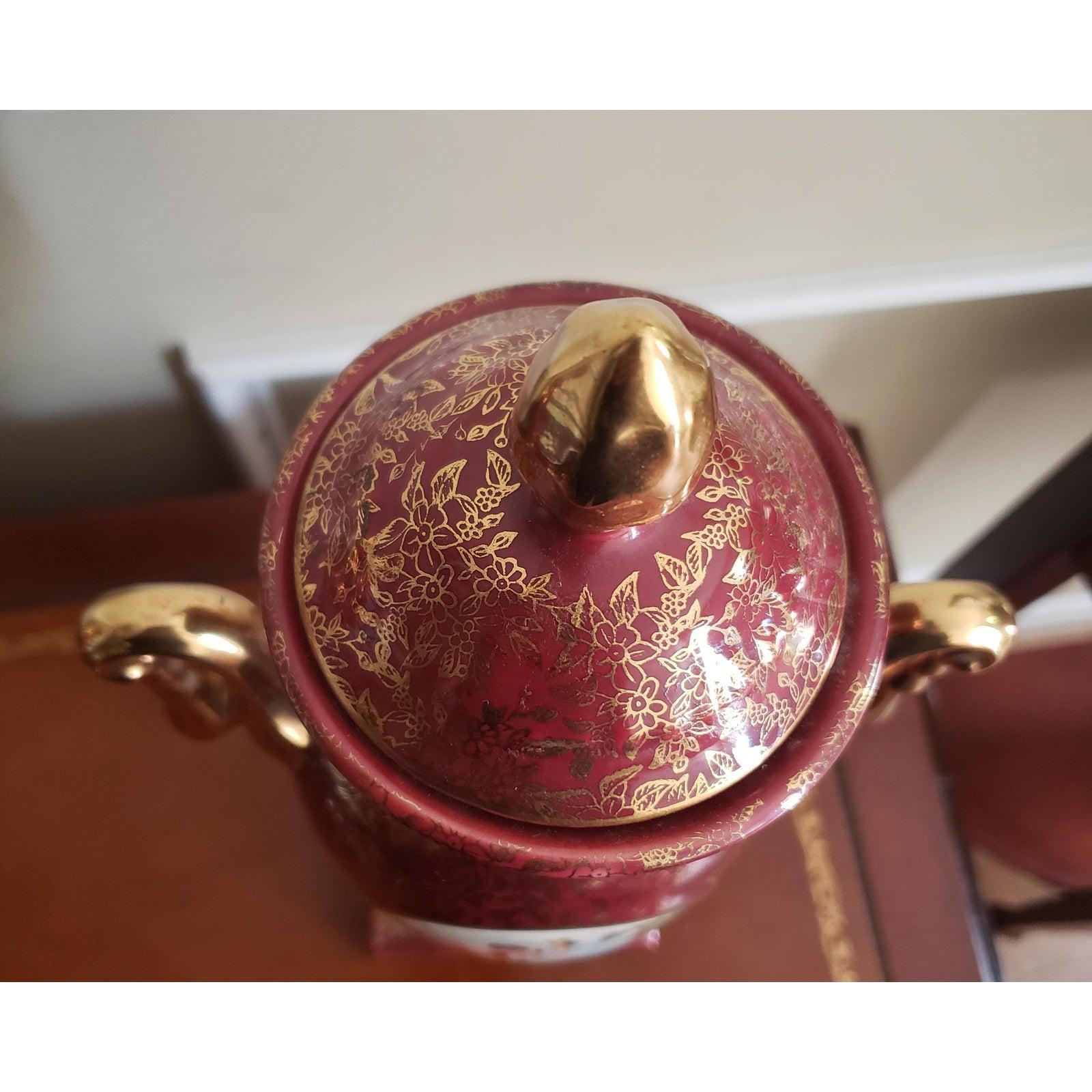 Porcelain Antique 1930s English Empire Ware Urns Set, 5 Piece Set For Sale