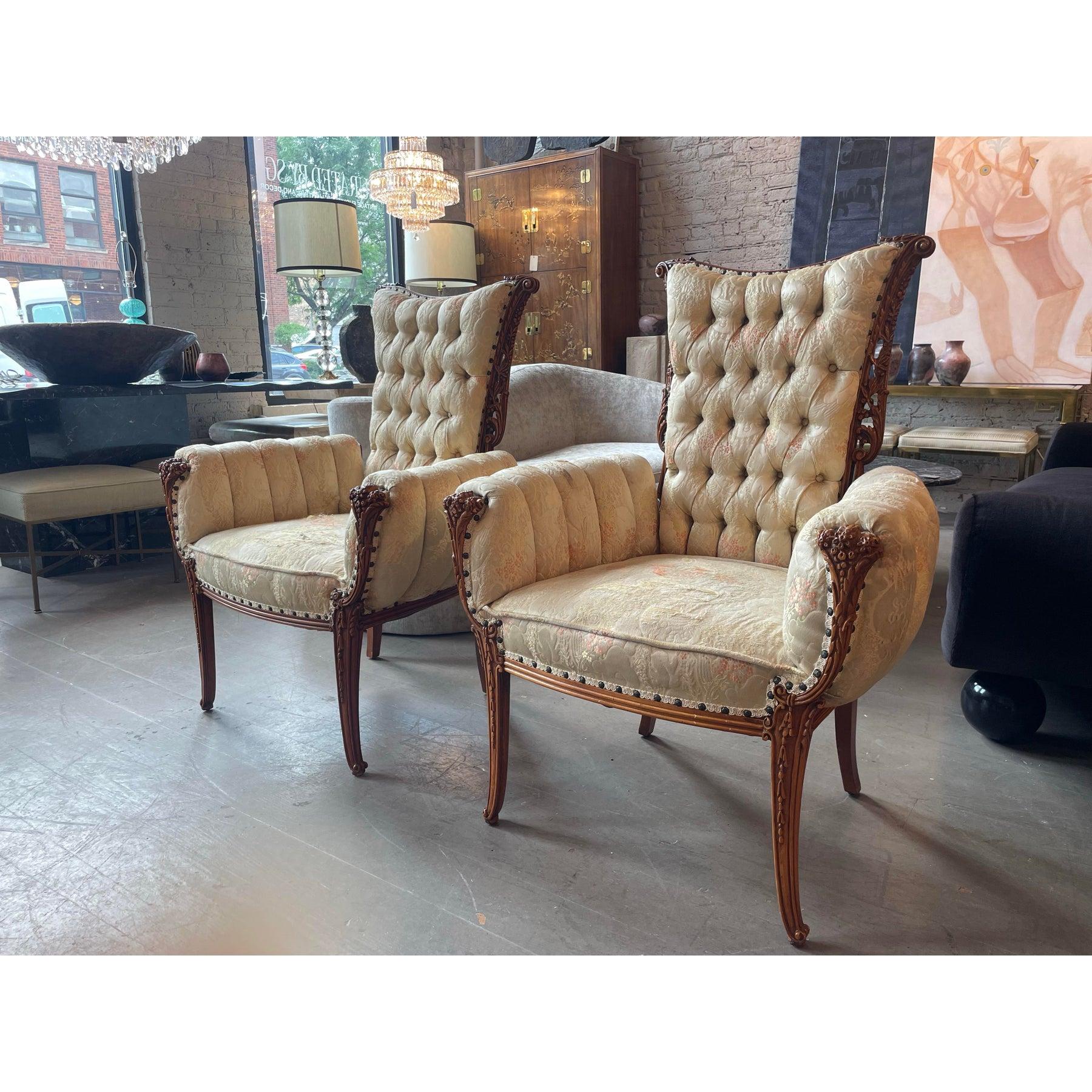 Mid-Century moderno Sedie antiche in legno filigranato intagliato degli anni '30 - Una coppia in vendita