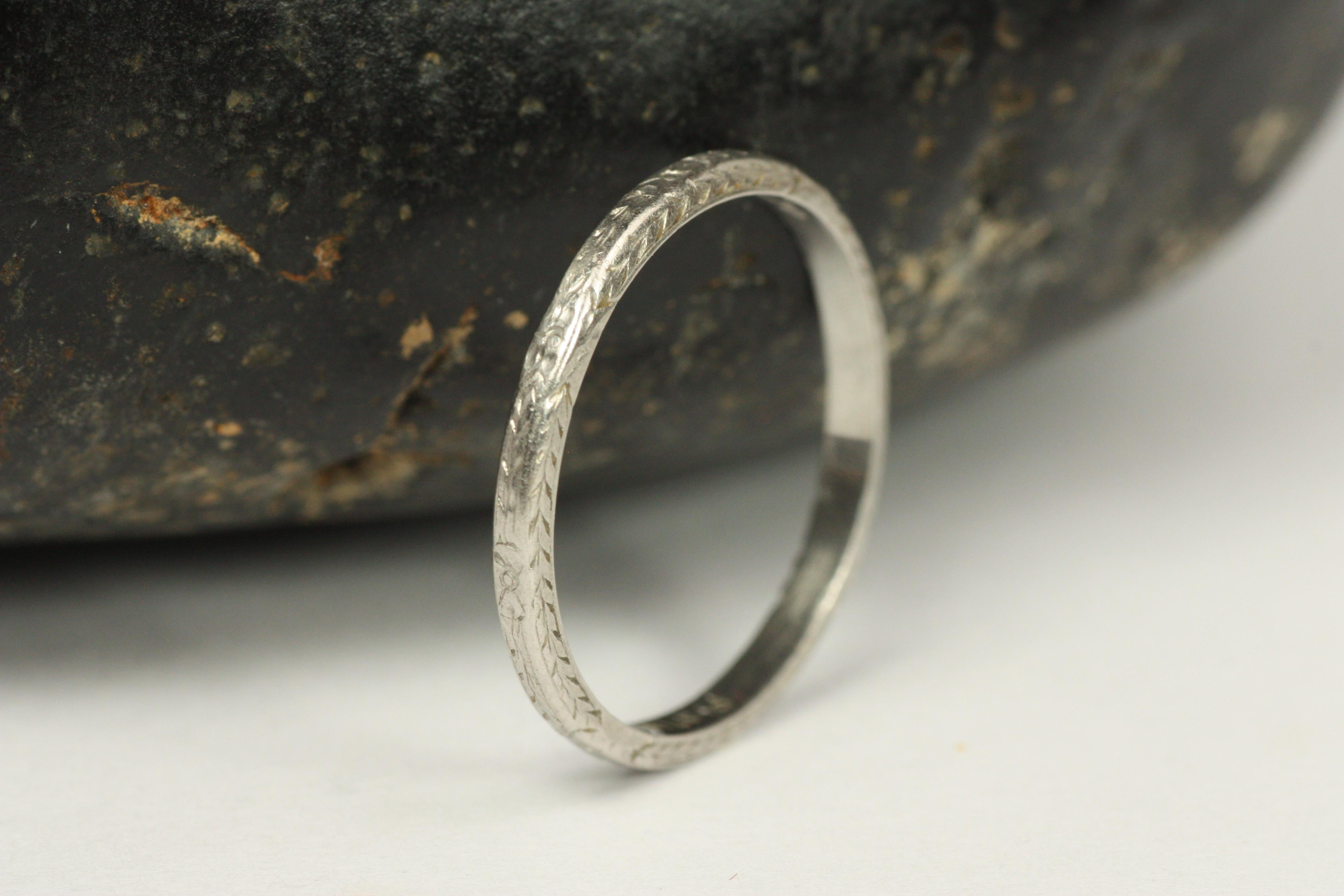 Antique 1930s Floral and Wheat Hand-Engraved Platinum Wedding Band For Sale 1