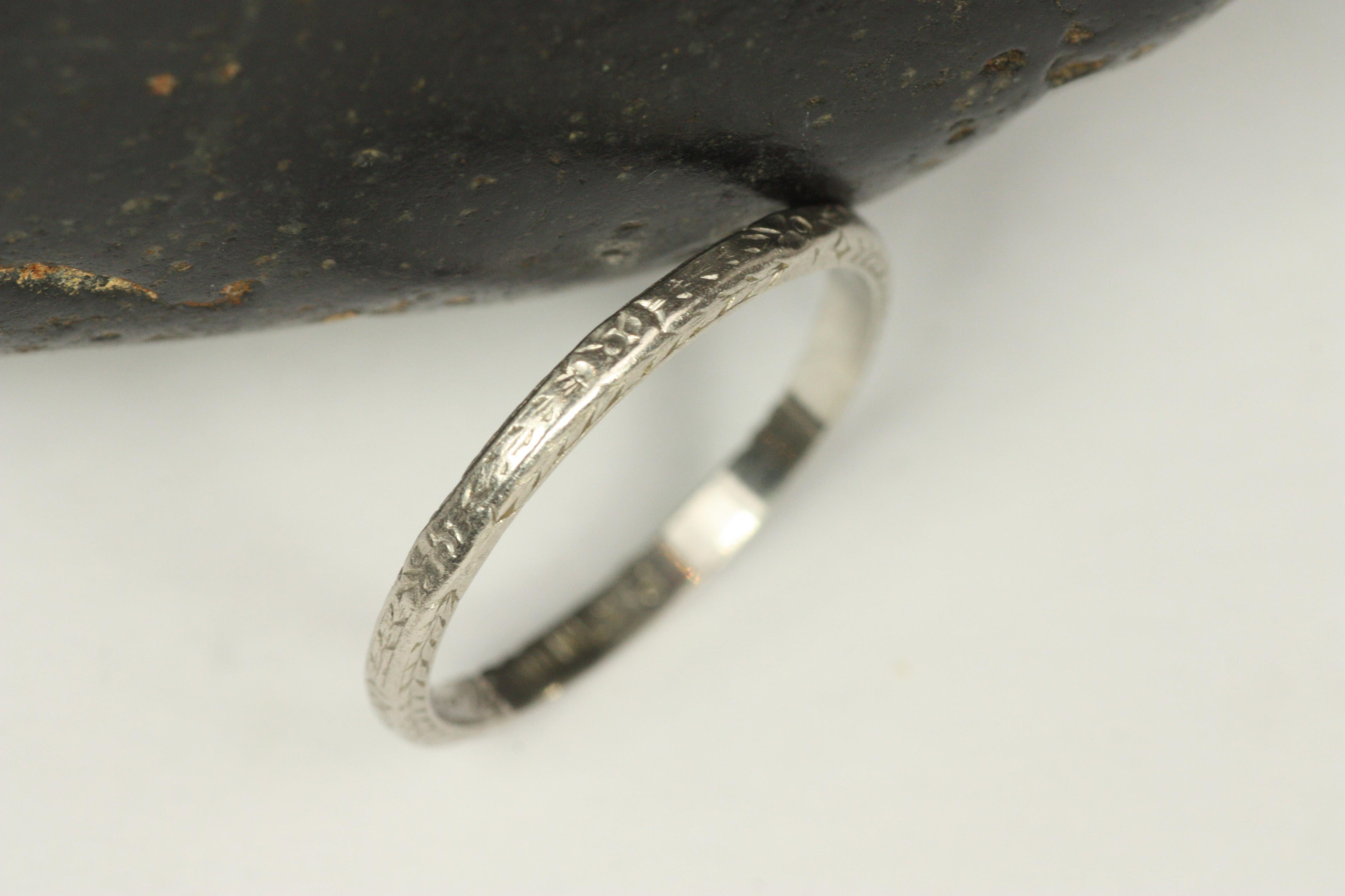 Antique 1930s Floral and Wheat Hand-Engraved Platinum Wedding Band For Sale 2