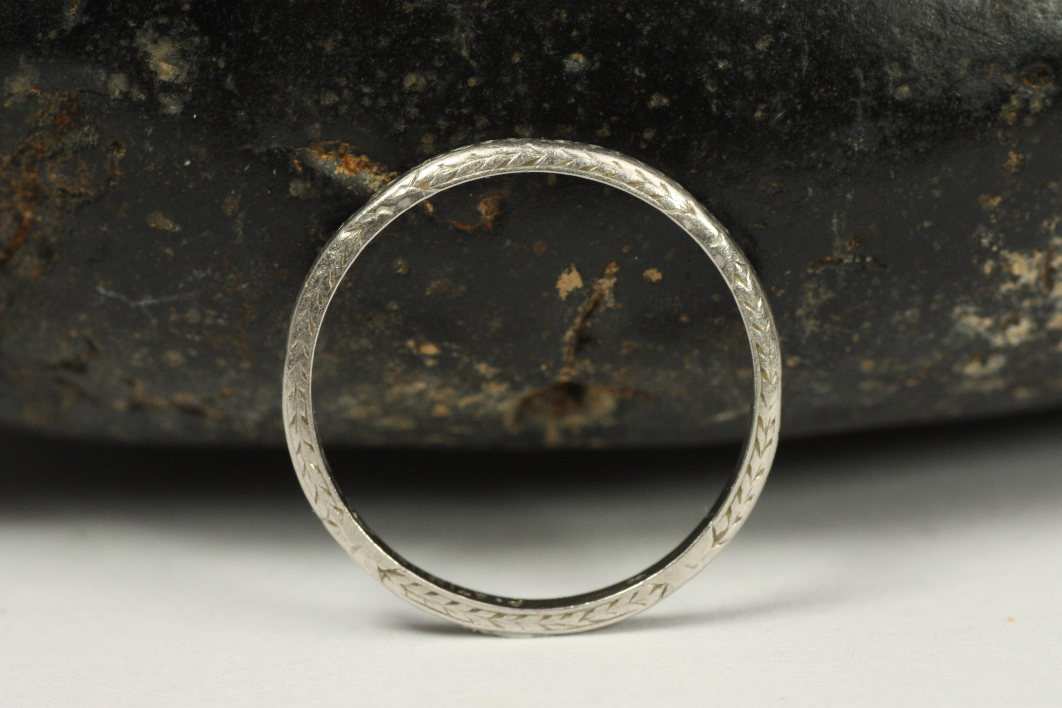Antique 1930s Floral and Wheat Hand-Engraved Platinum Wedding Band For Sale 3
